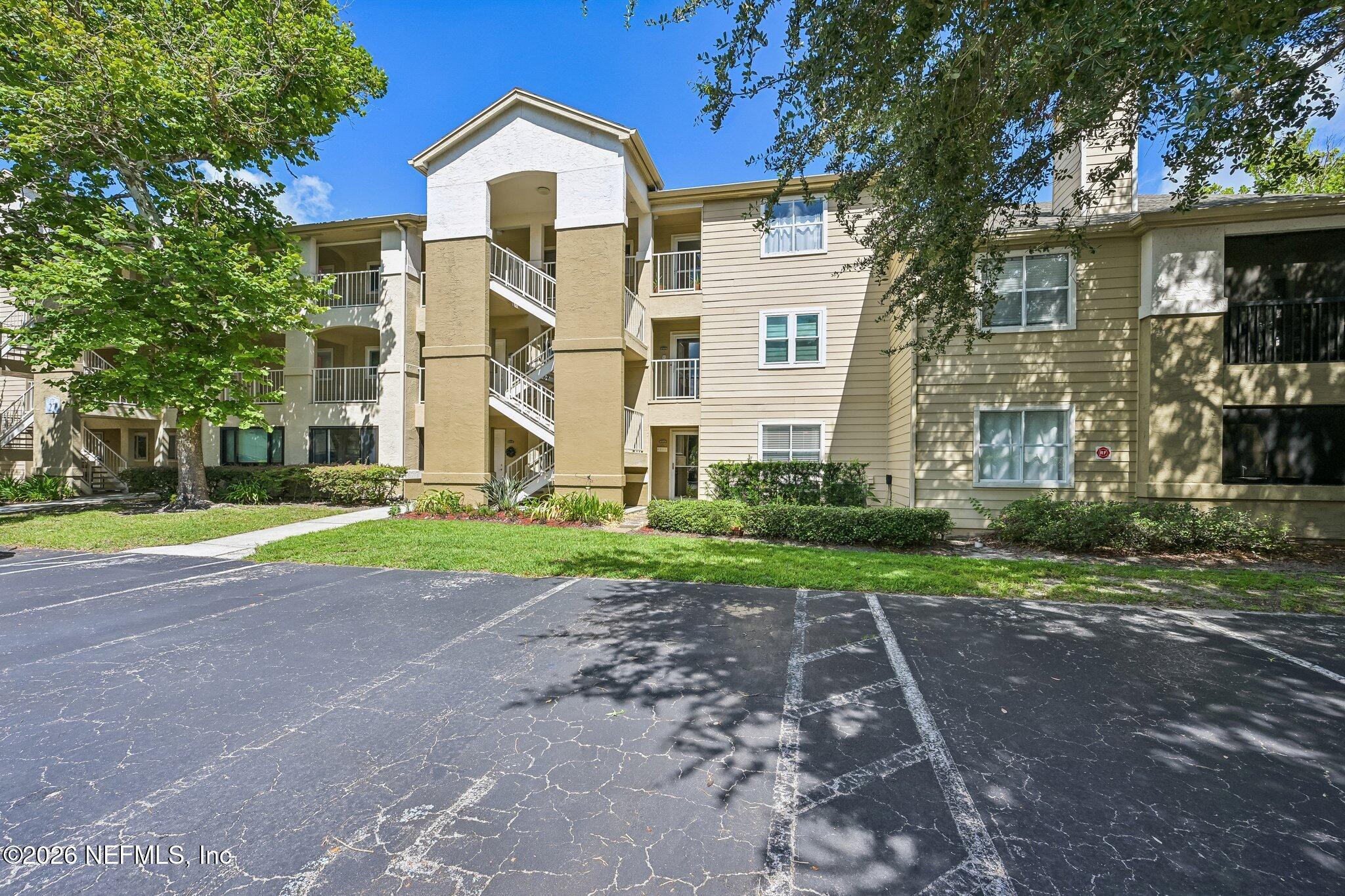 27 ARBOR CLUB Drive 106