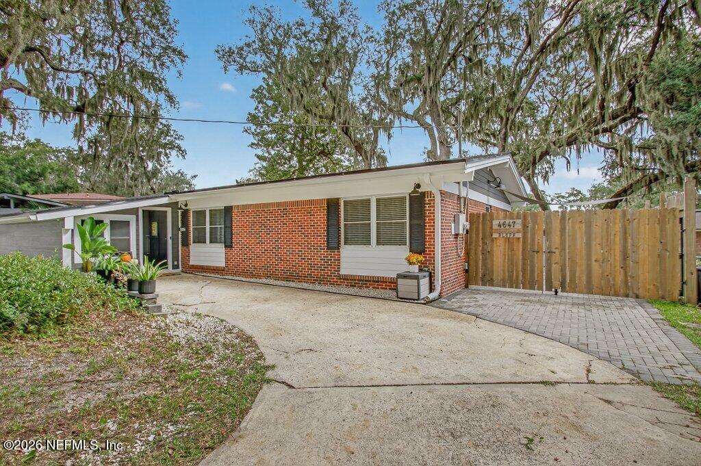 4647 BLUFF Avenue