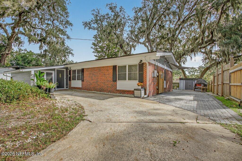 4647 BLUFF Avenue