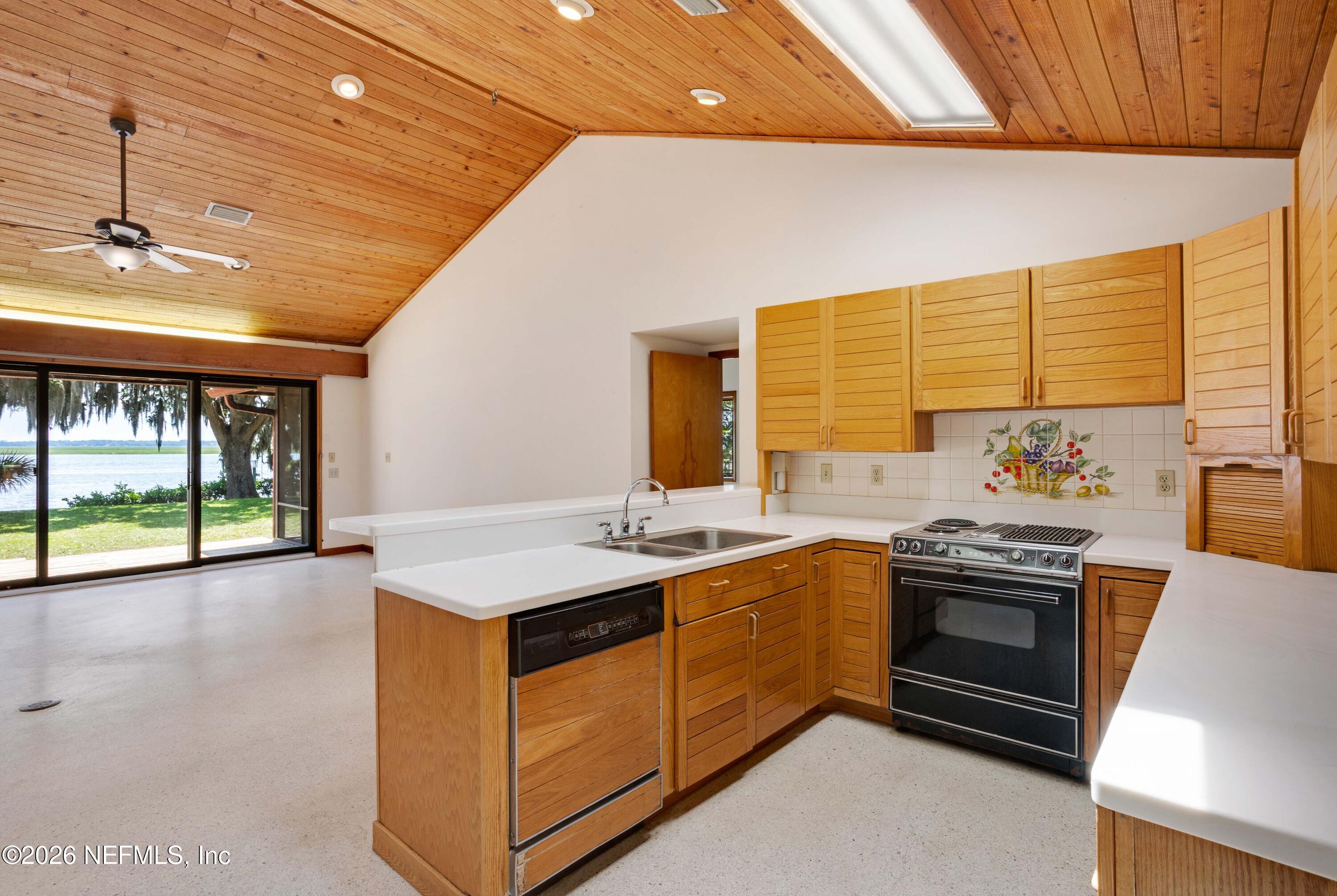1209 MANUCY Road