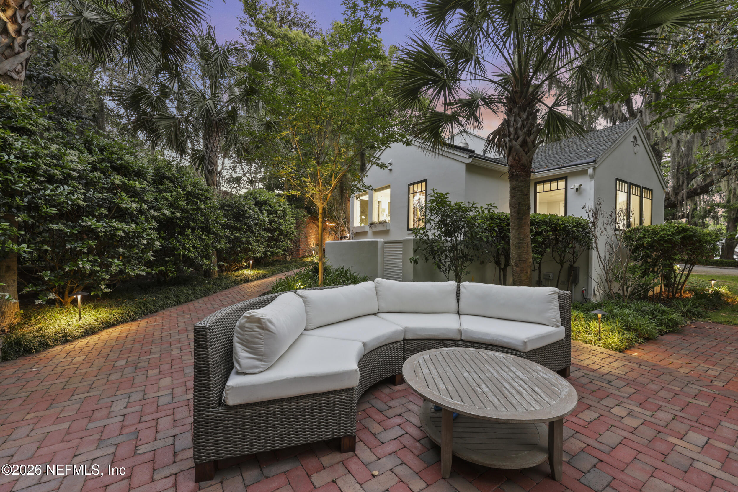 2782 GREEN BAY Lane