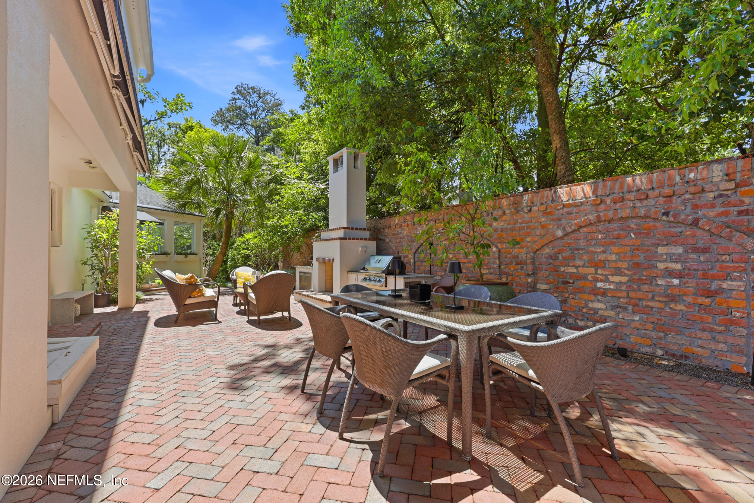 2782 GREEN BAY Lane