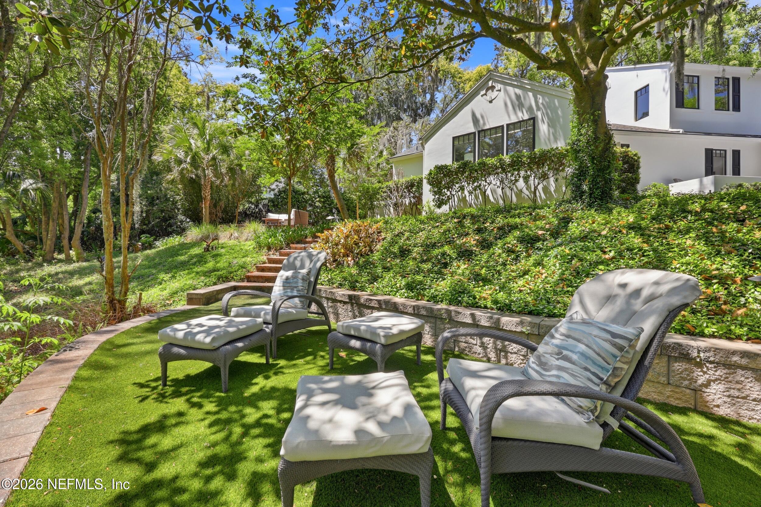 2782 GREEN BAY Lane