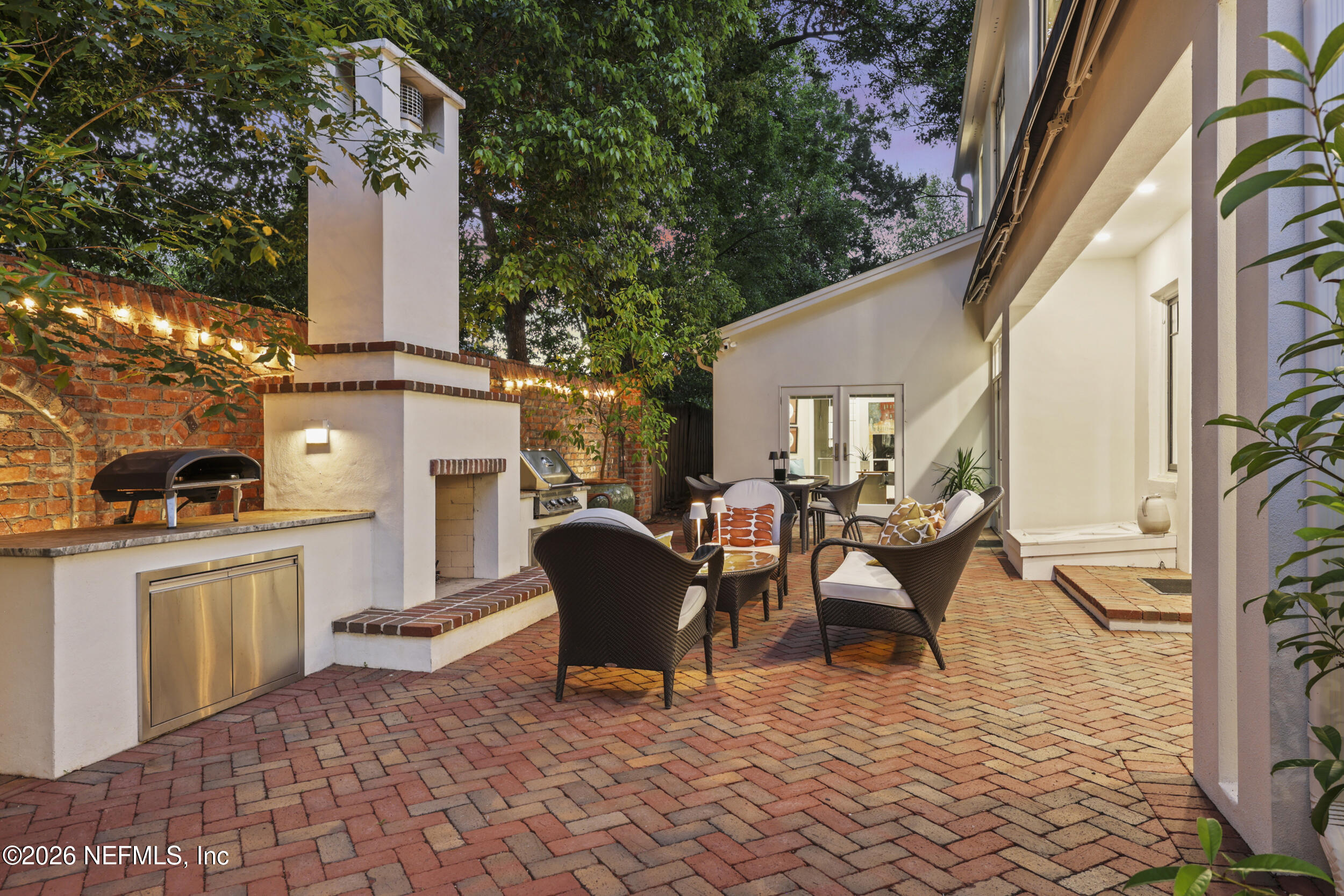 2782 GREEN BAY Lane