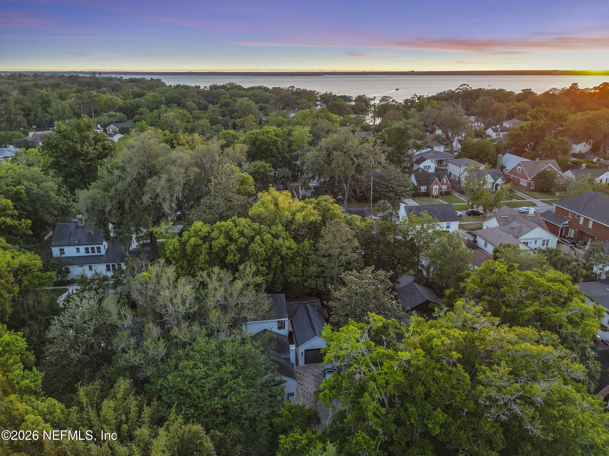2782 GREEN BAY Lane