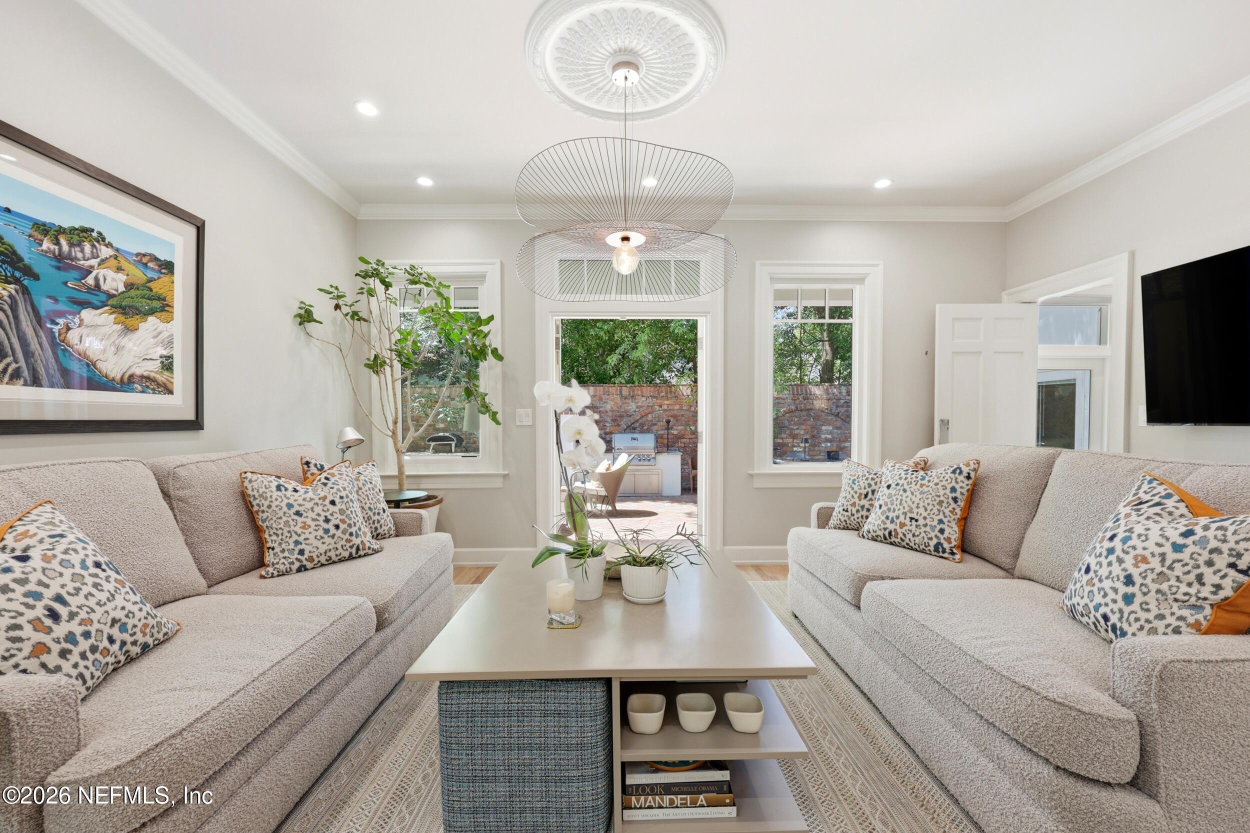 2782 GREEN BAY Lane