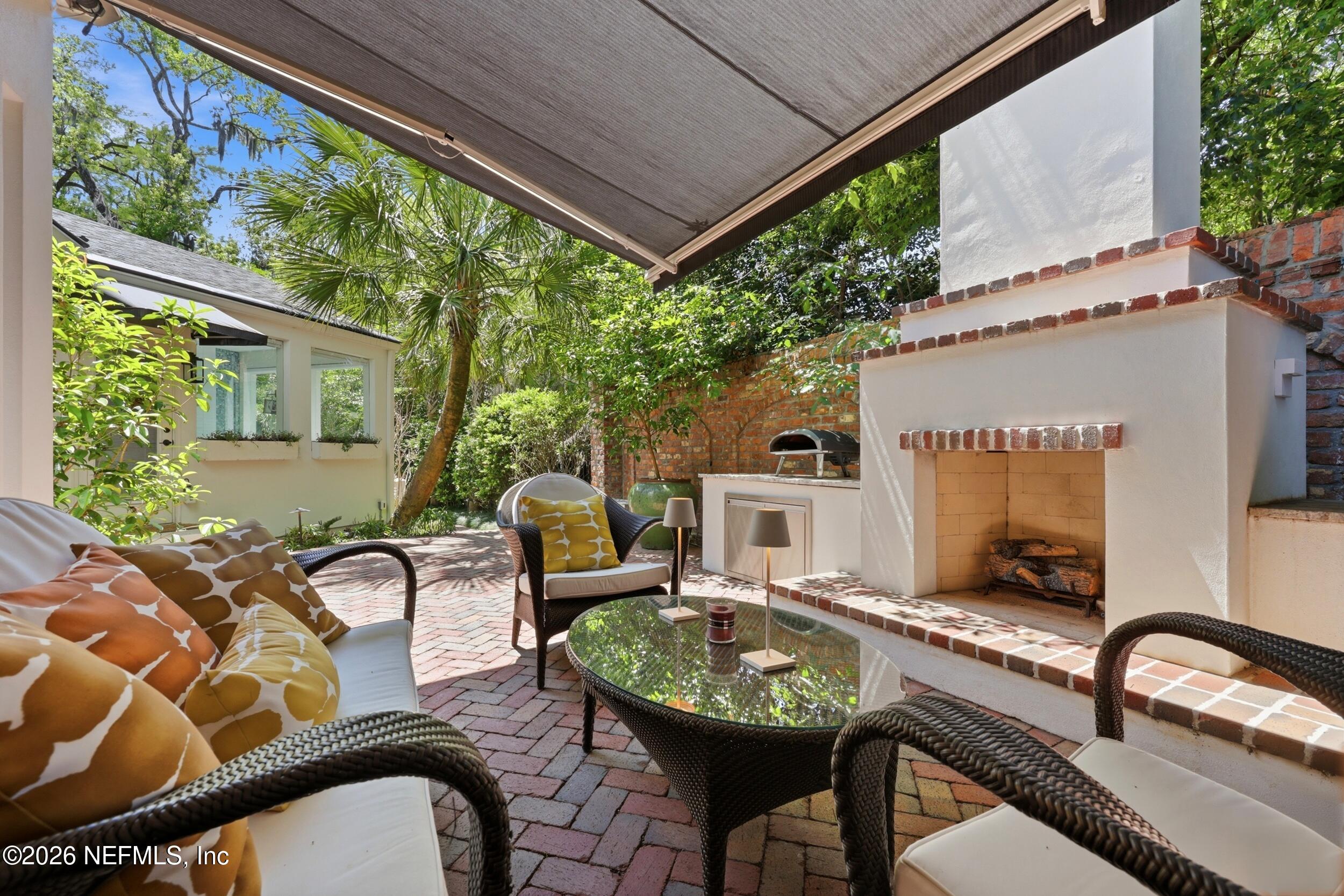 2782 GREEN BAY Lane