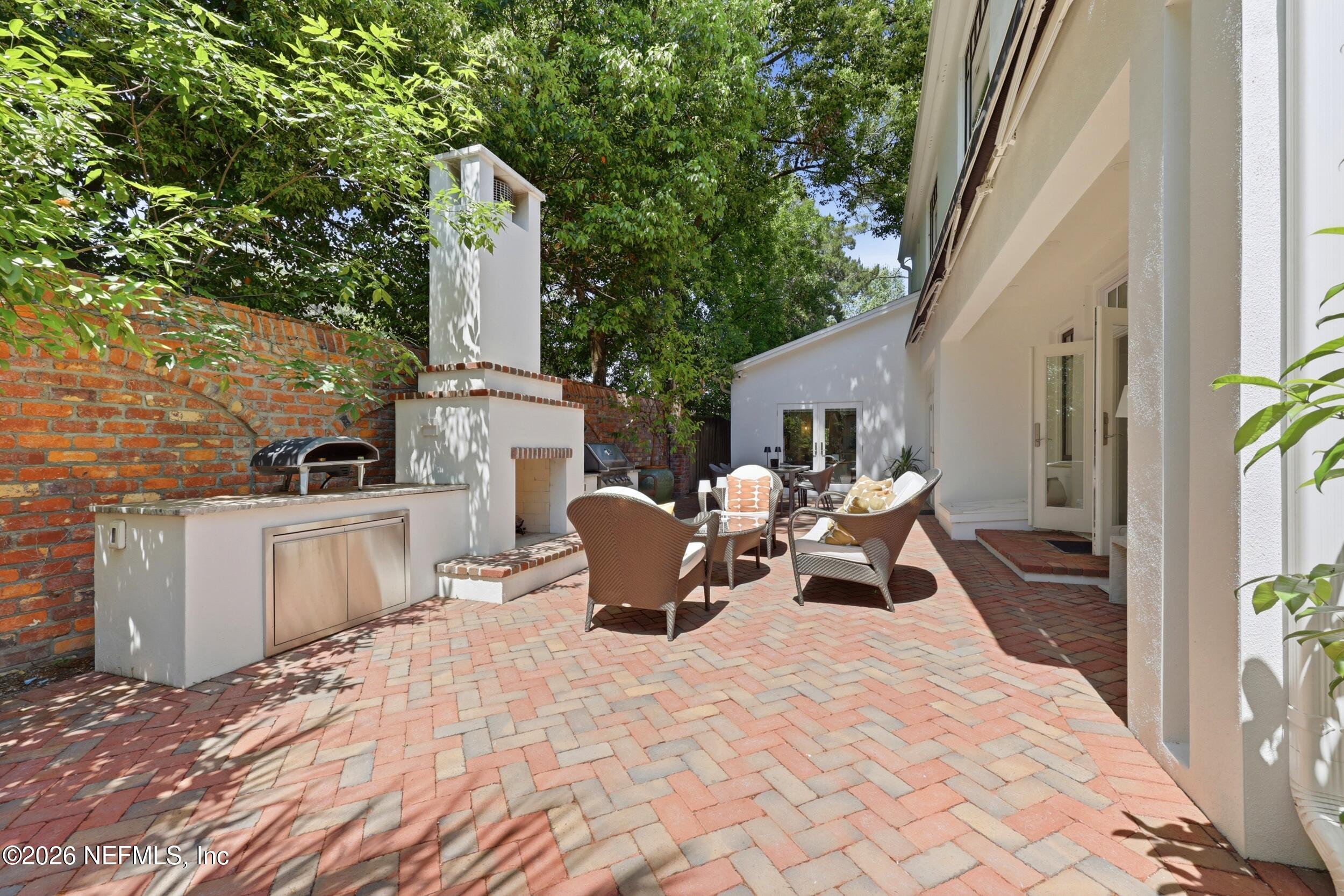 2782 GREEN BAY Lane