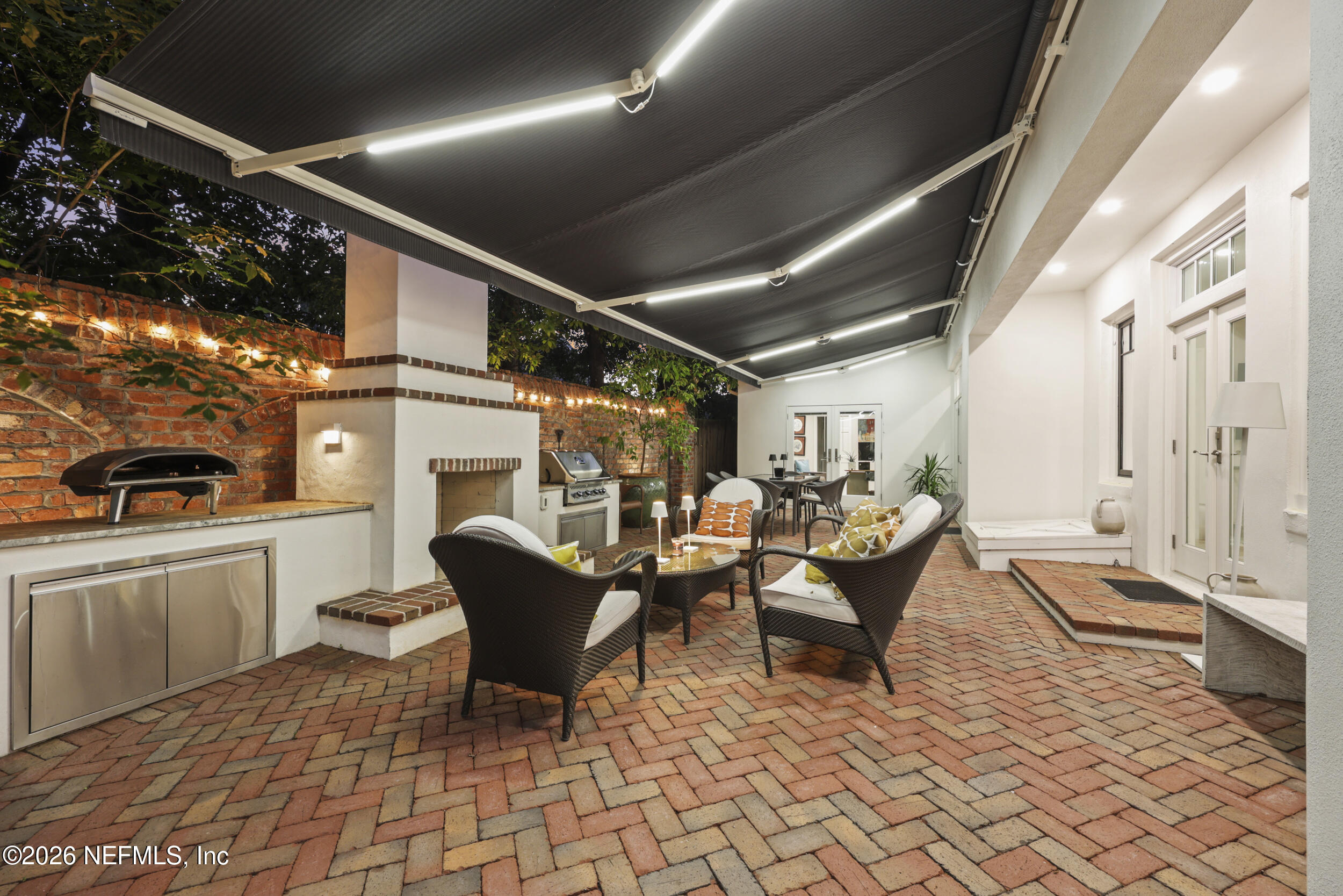 2782 GREEN BAY Lane