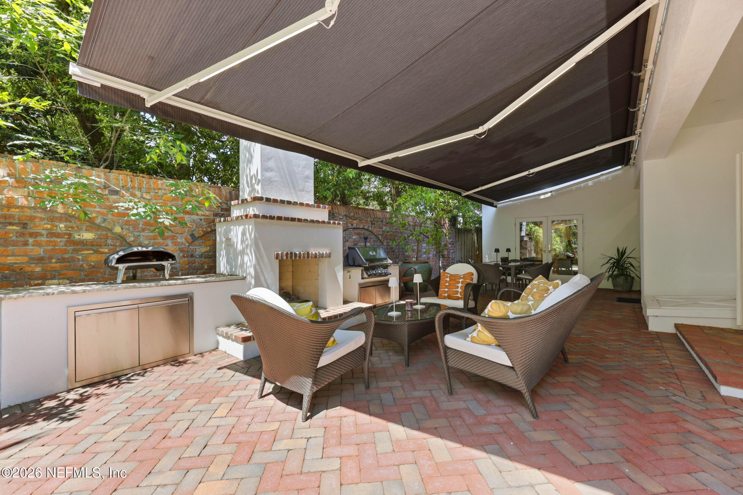 2782 GREEN BAY Lane