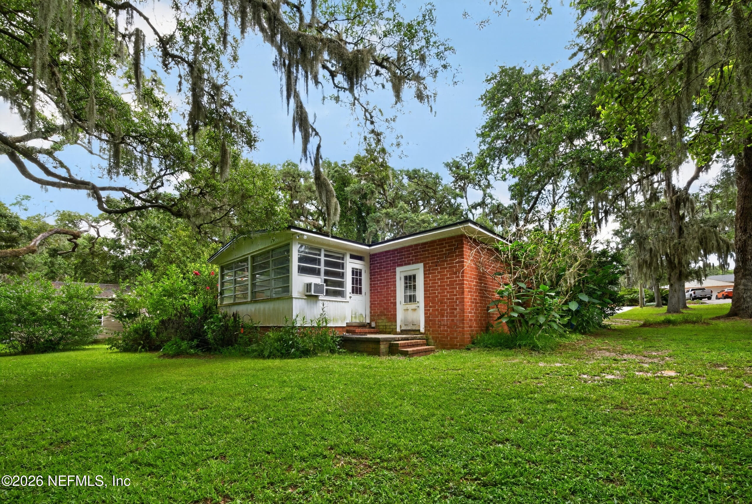 1863 HIGHLAND Drive