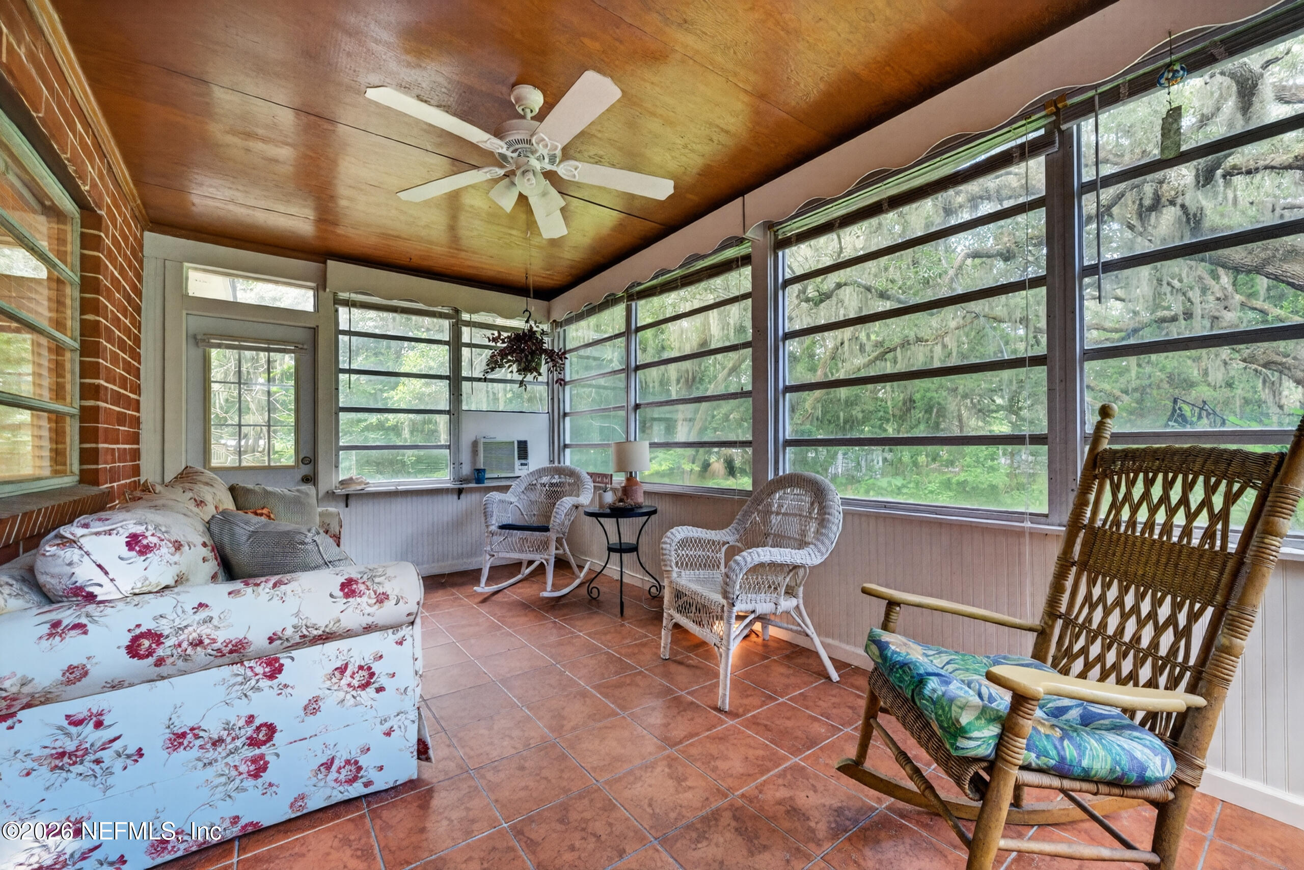 1863 HIGHLAND Drive