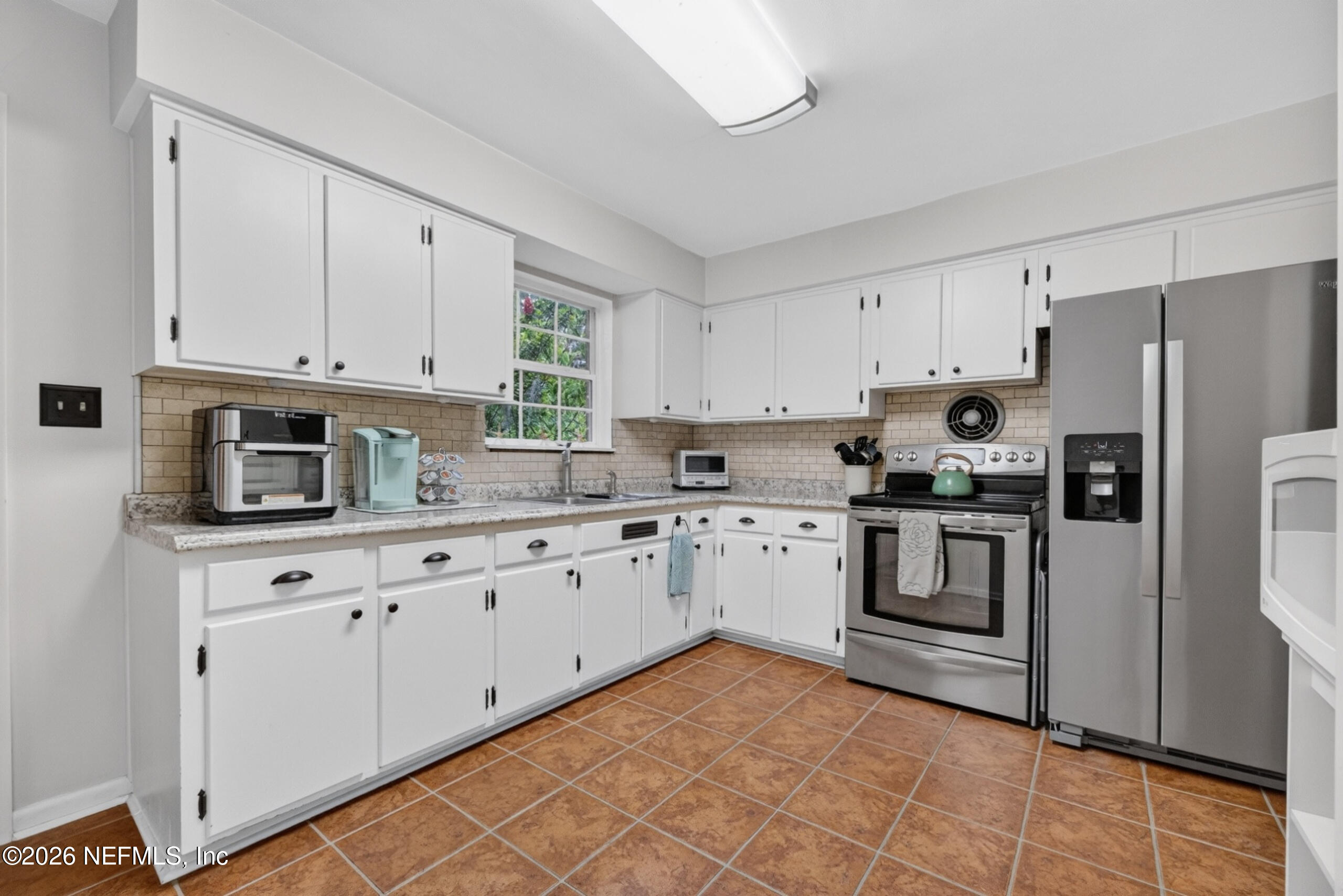 1863 HIGHLAND Drive