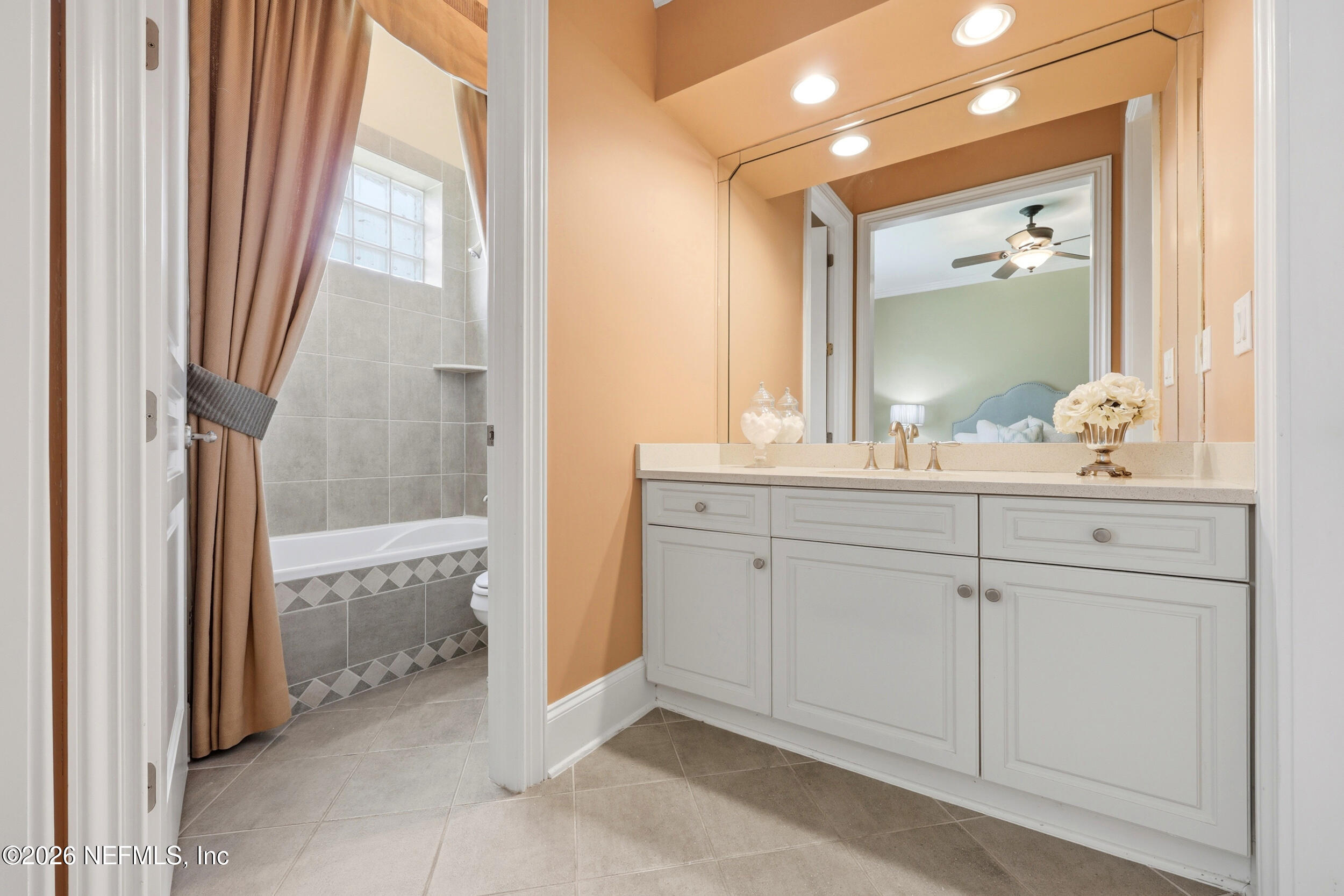 1160 REGISTRY Boulevard, St. Augustine