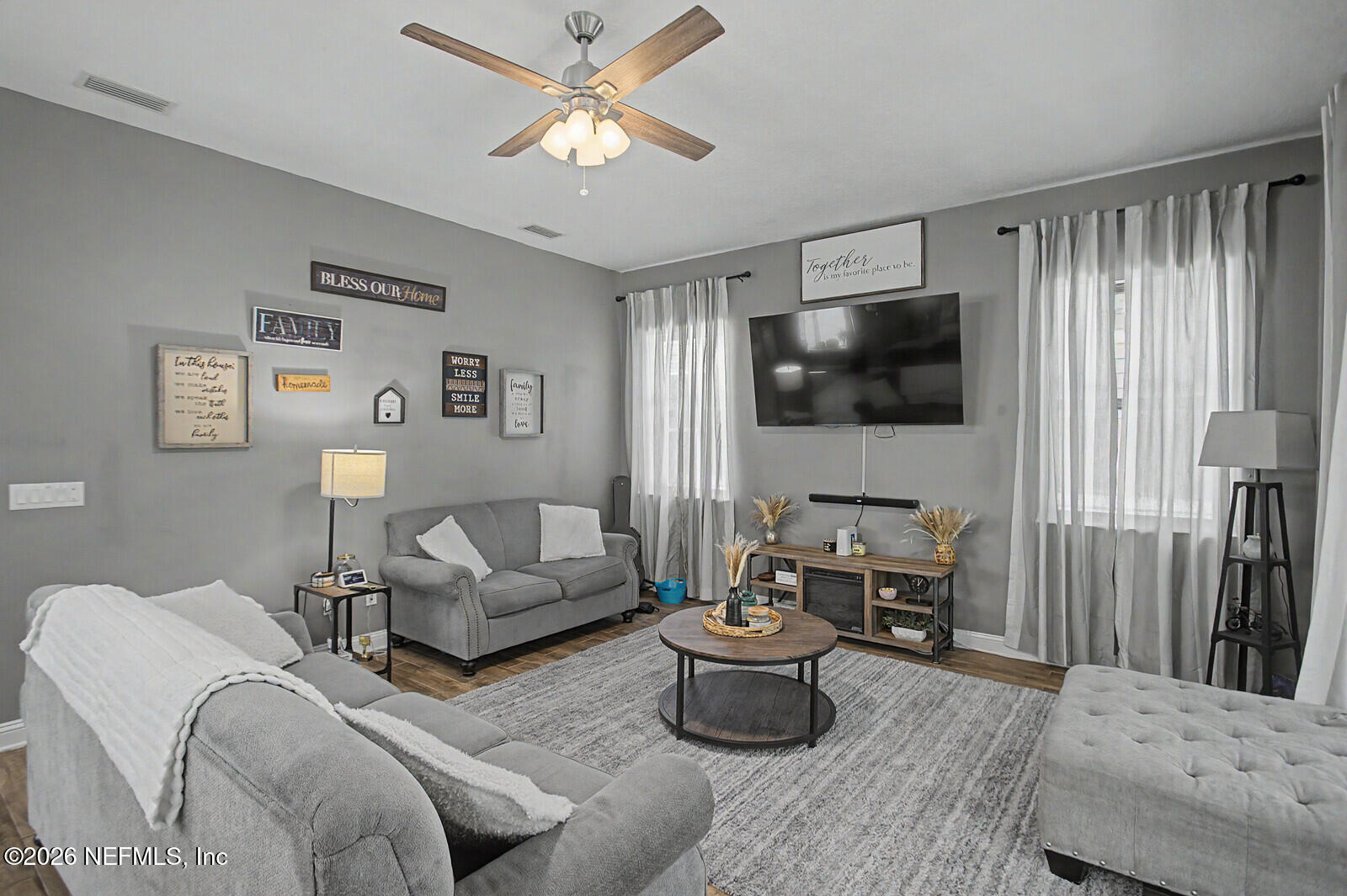 118 VISTA LAKE Circle