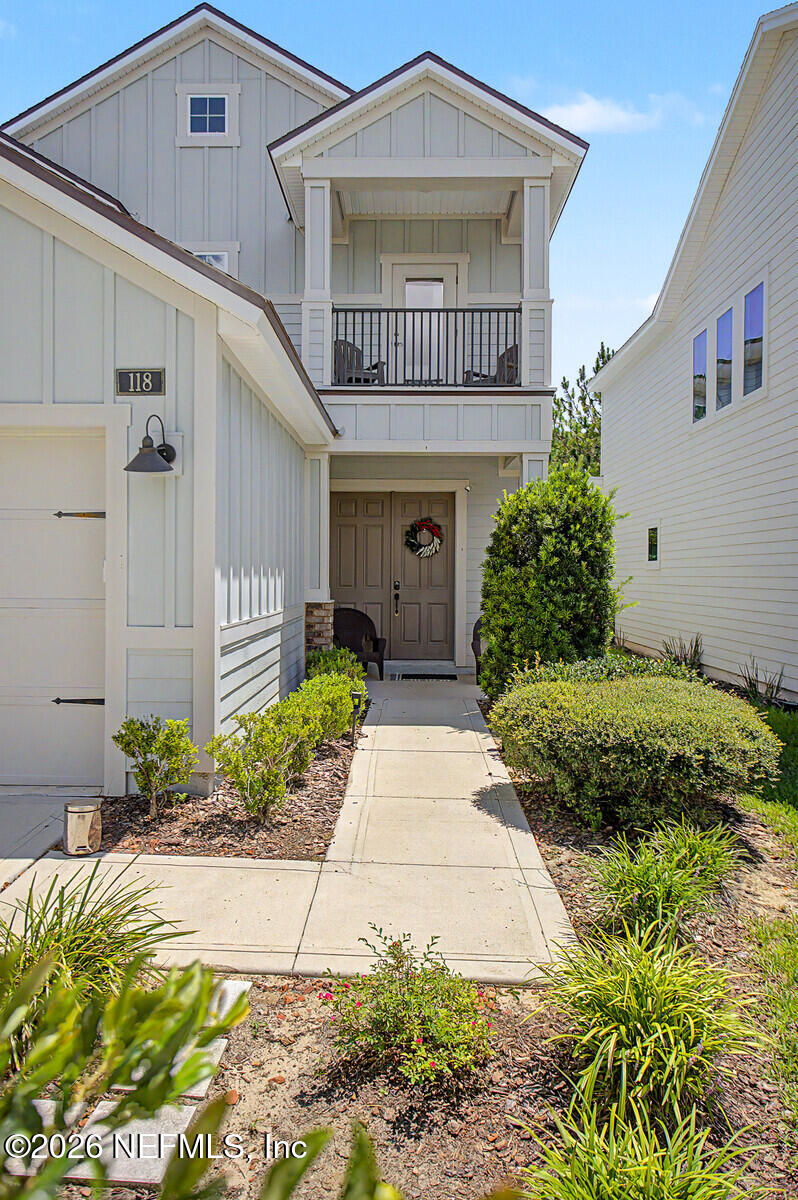 118 VISTA LAKE Circle