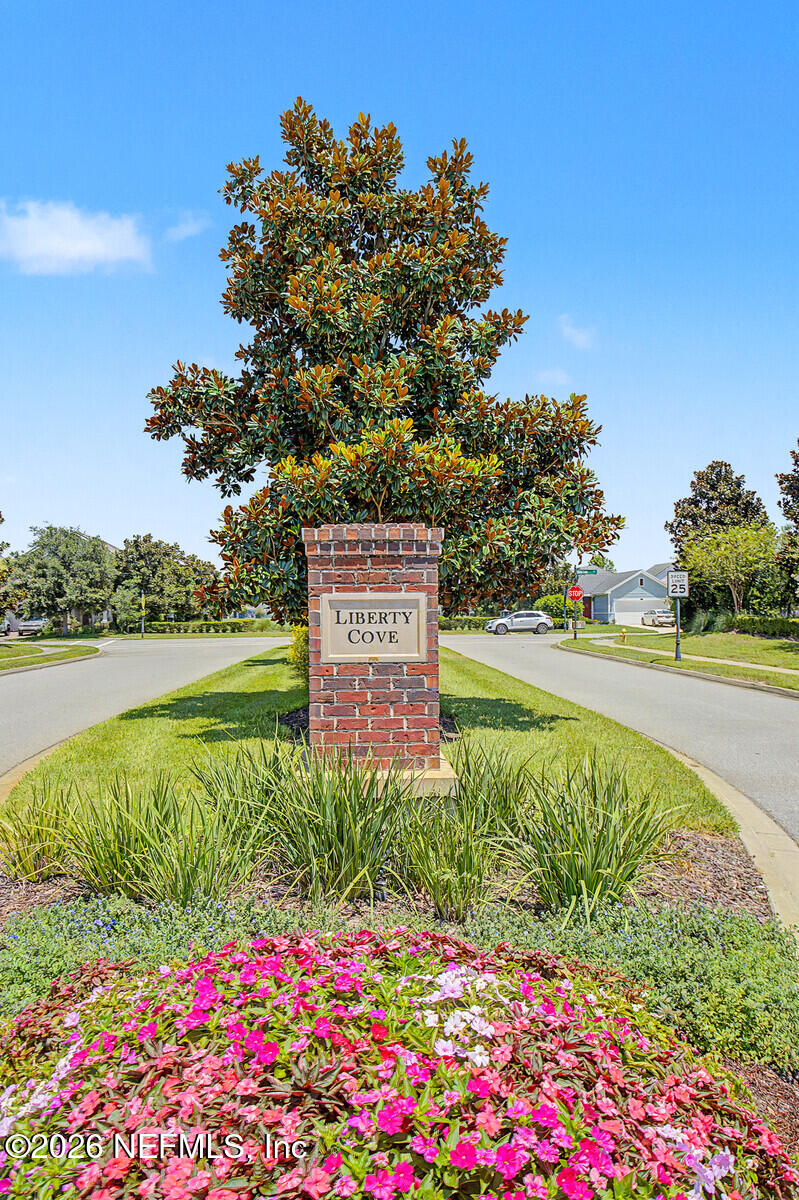 118 VISTA LAKE Circle