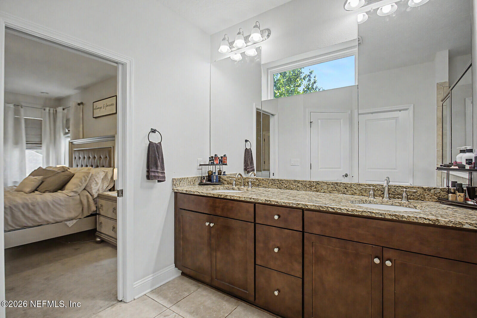 118 VISTA LAKE Circle