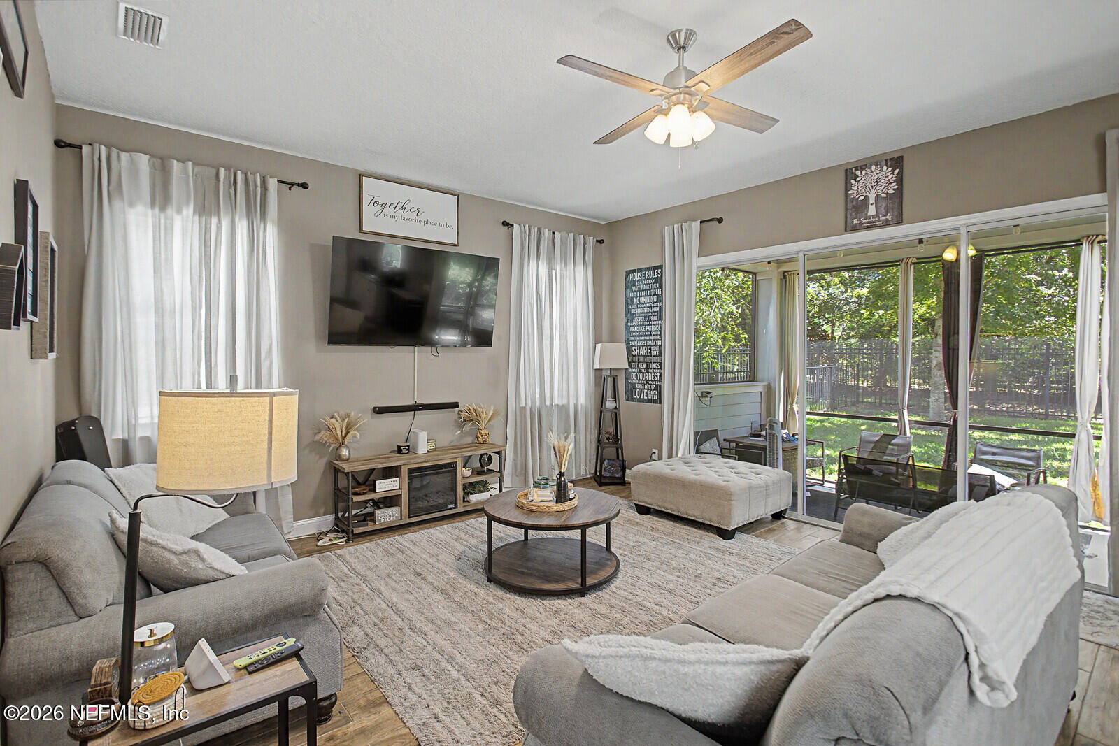 118 VISTA LAKE Circle