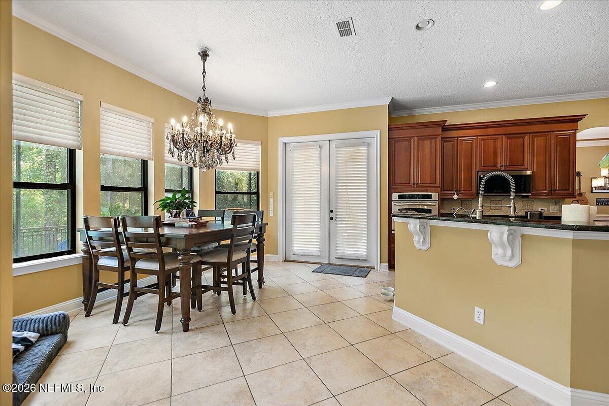 256 FOREST Boulevard, St. Johns