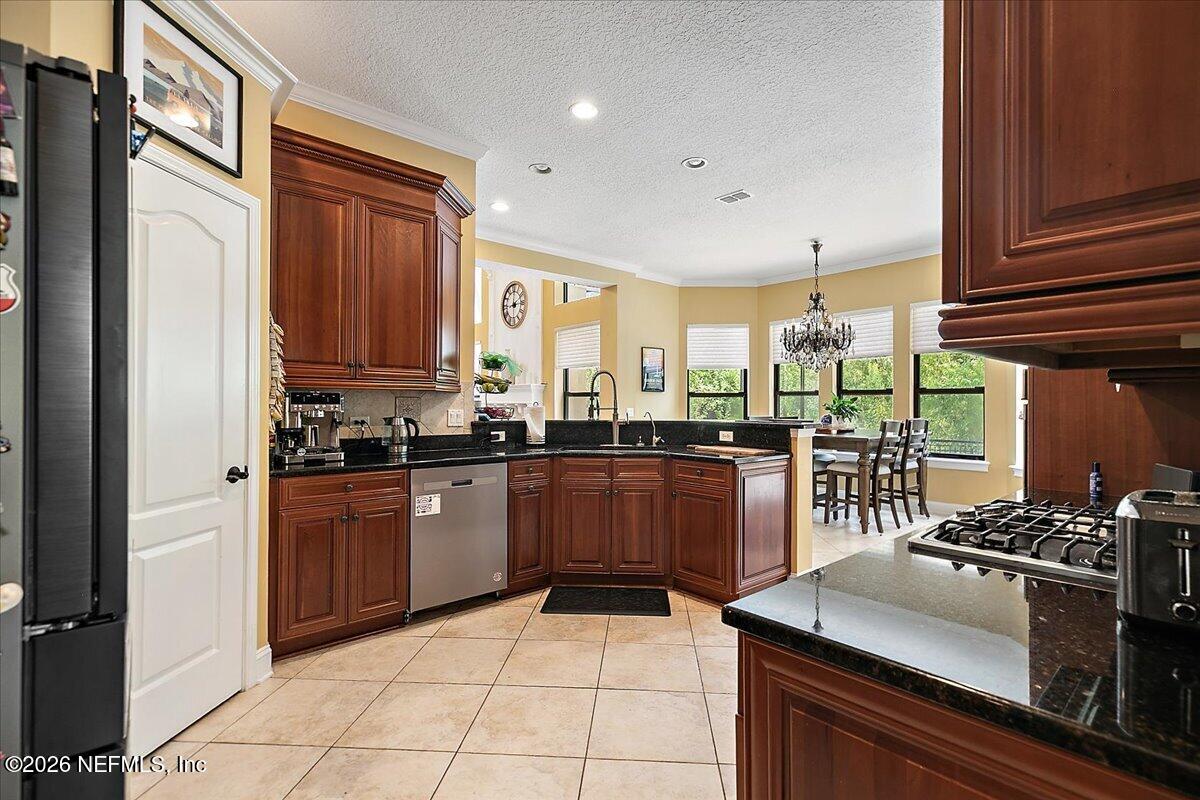 256 FOREST Boulevard, St. Johns