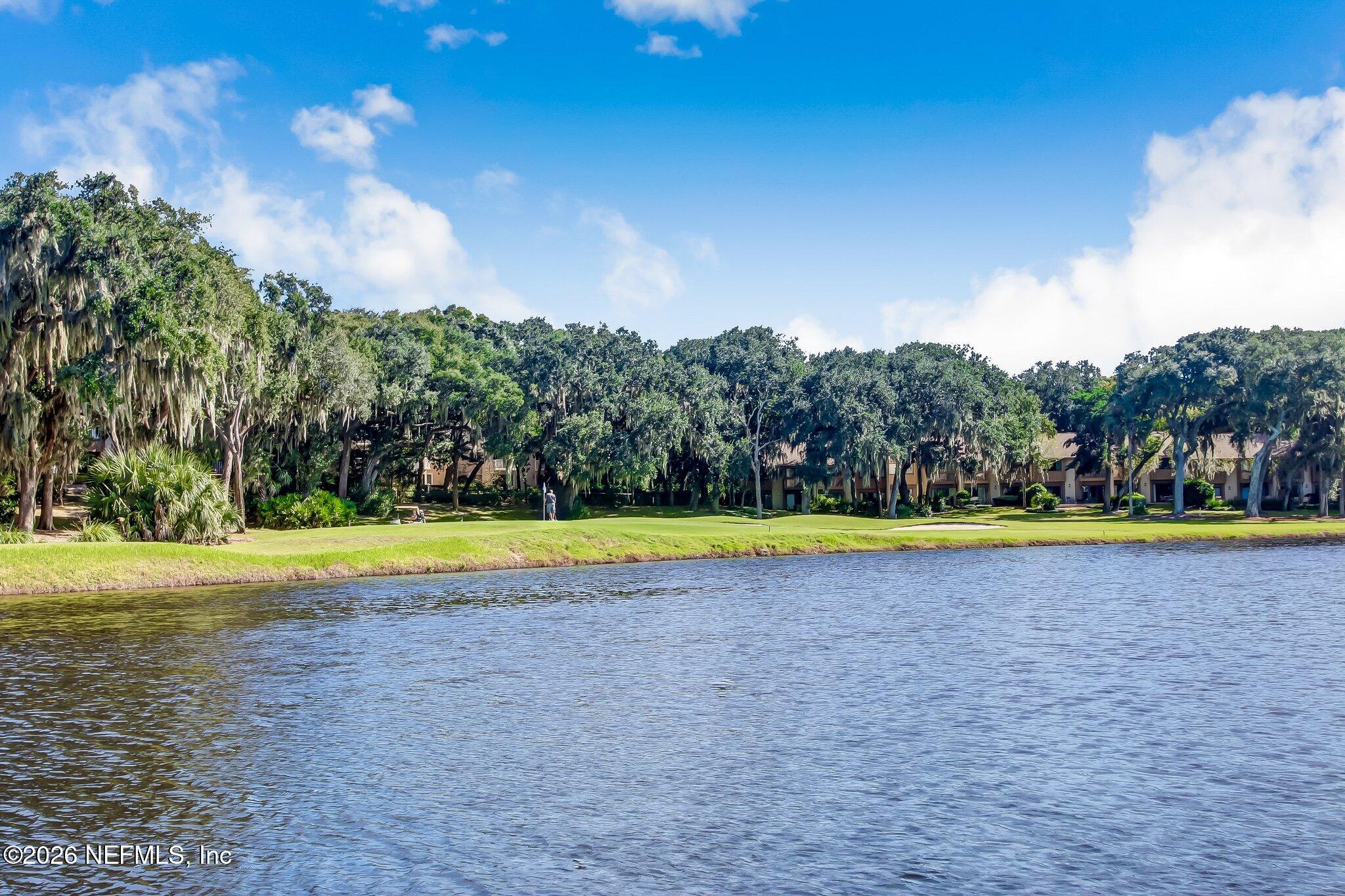 2122 BEACH WOOD Road