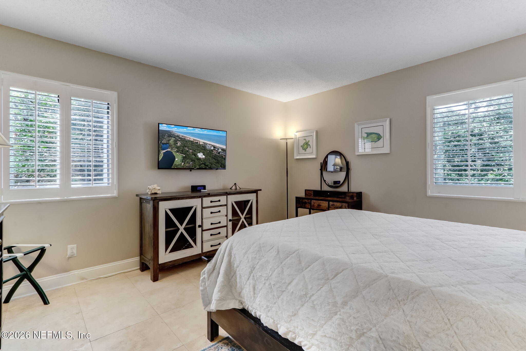 2122 BEACH WOOD Road
