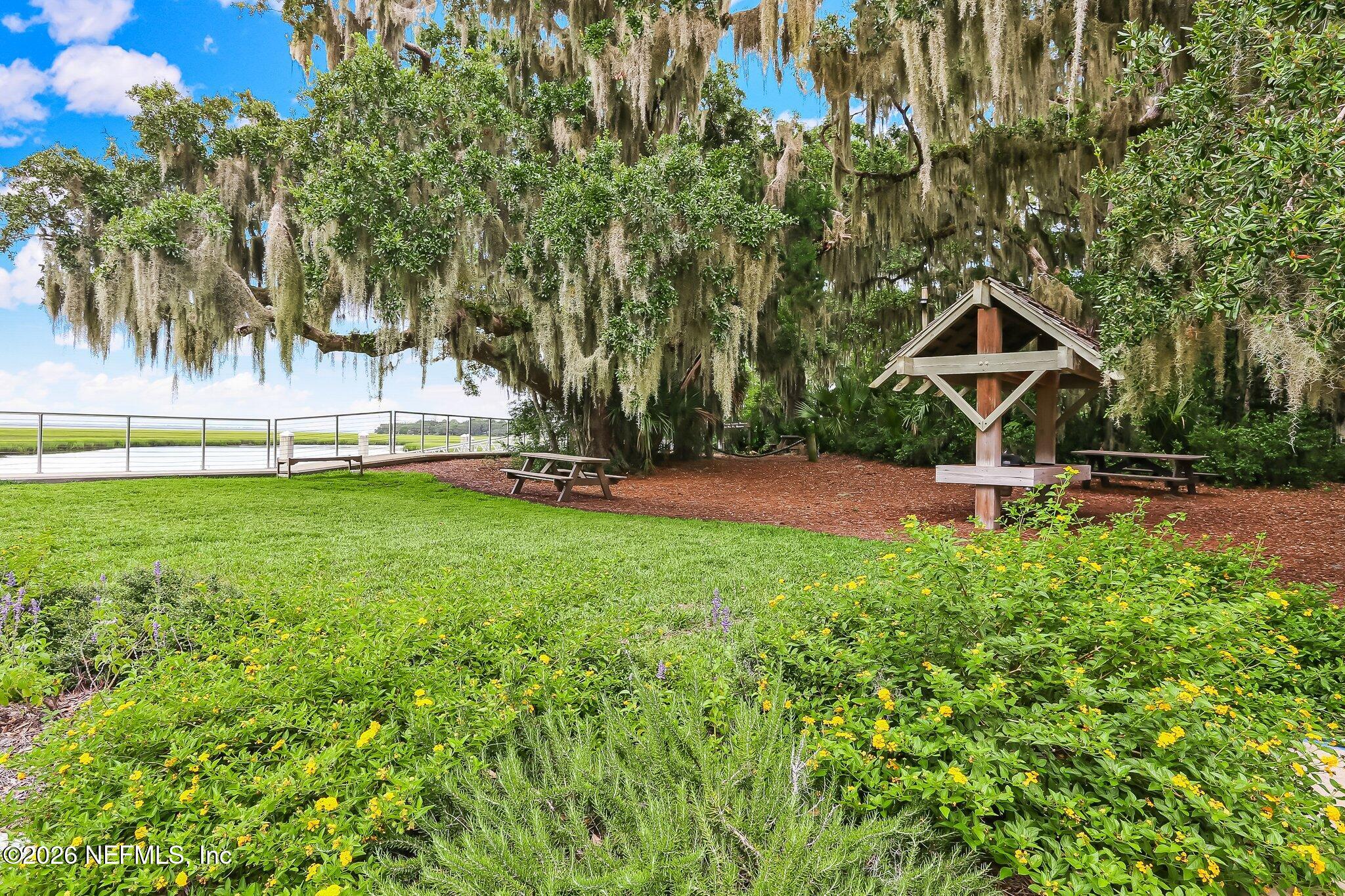 2122 BEACH WOOD Road