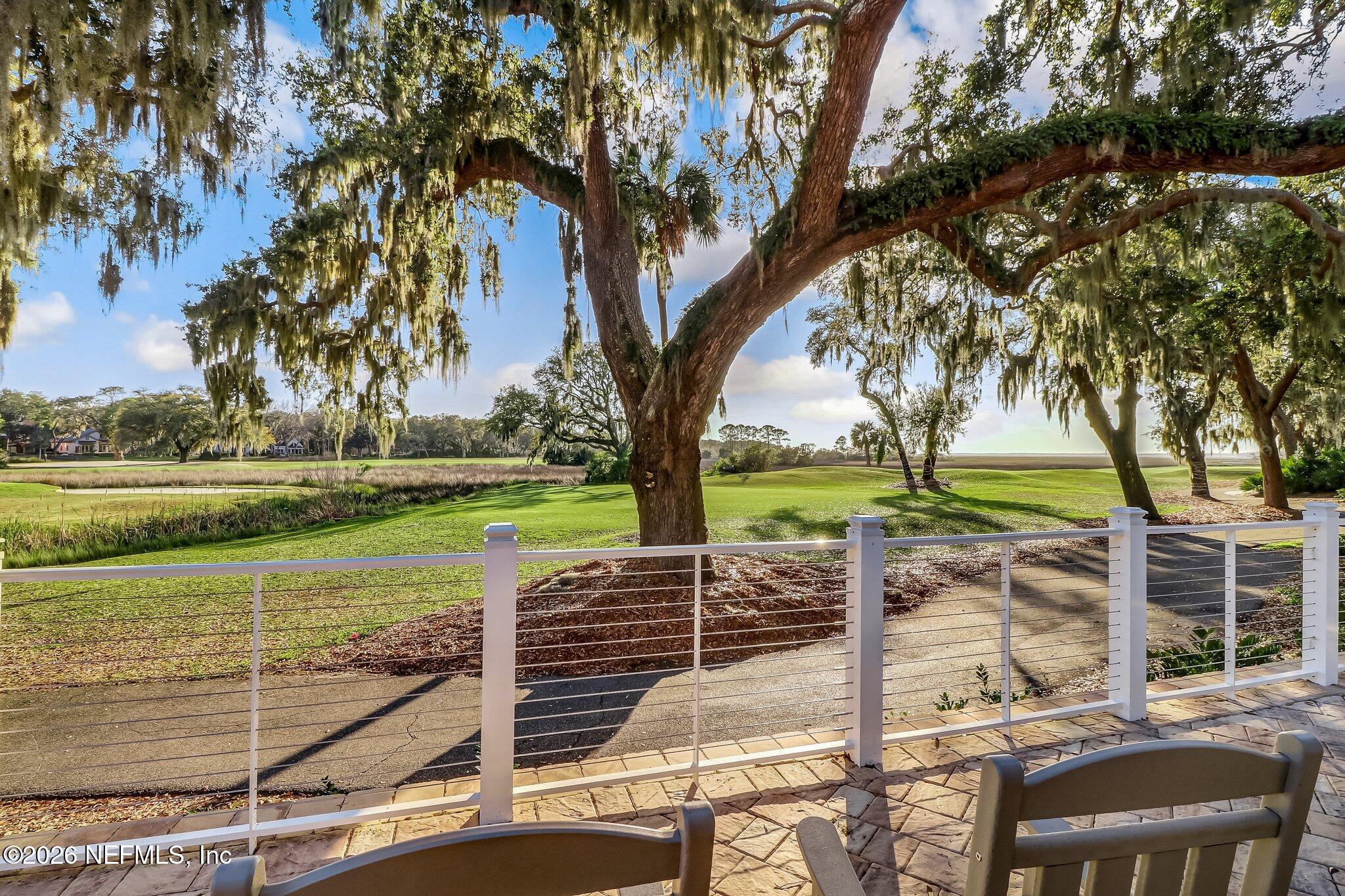 2122 BEACH WOOD Road