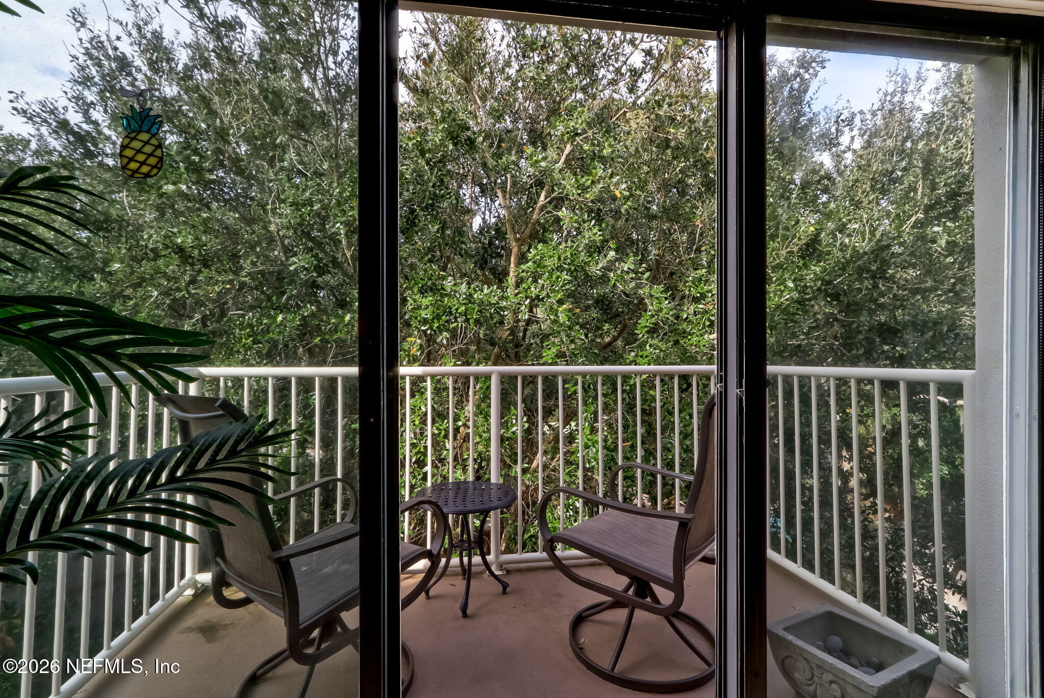 2122 BEACH WOOD Road
