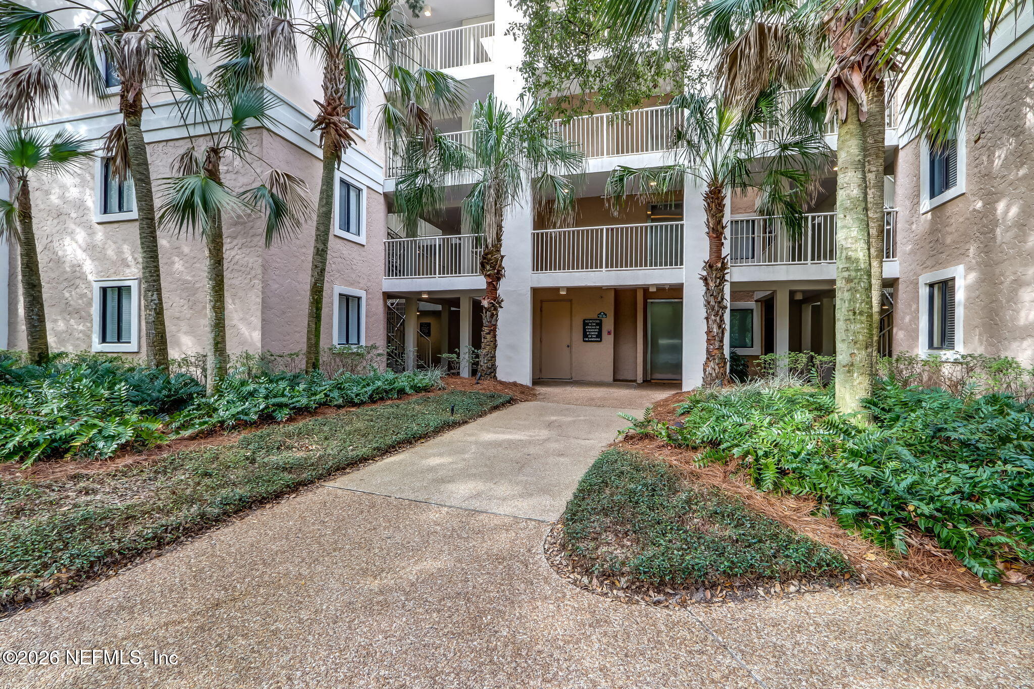 2122 BEACH WOOD Road
