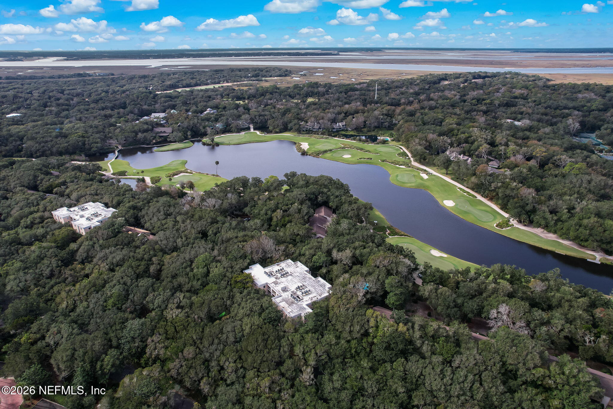 2122 BEACH WOOD Road