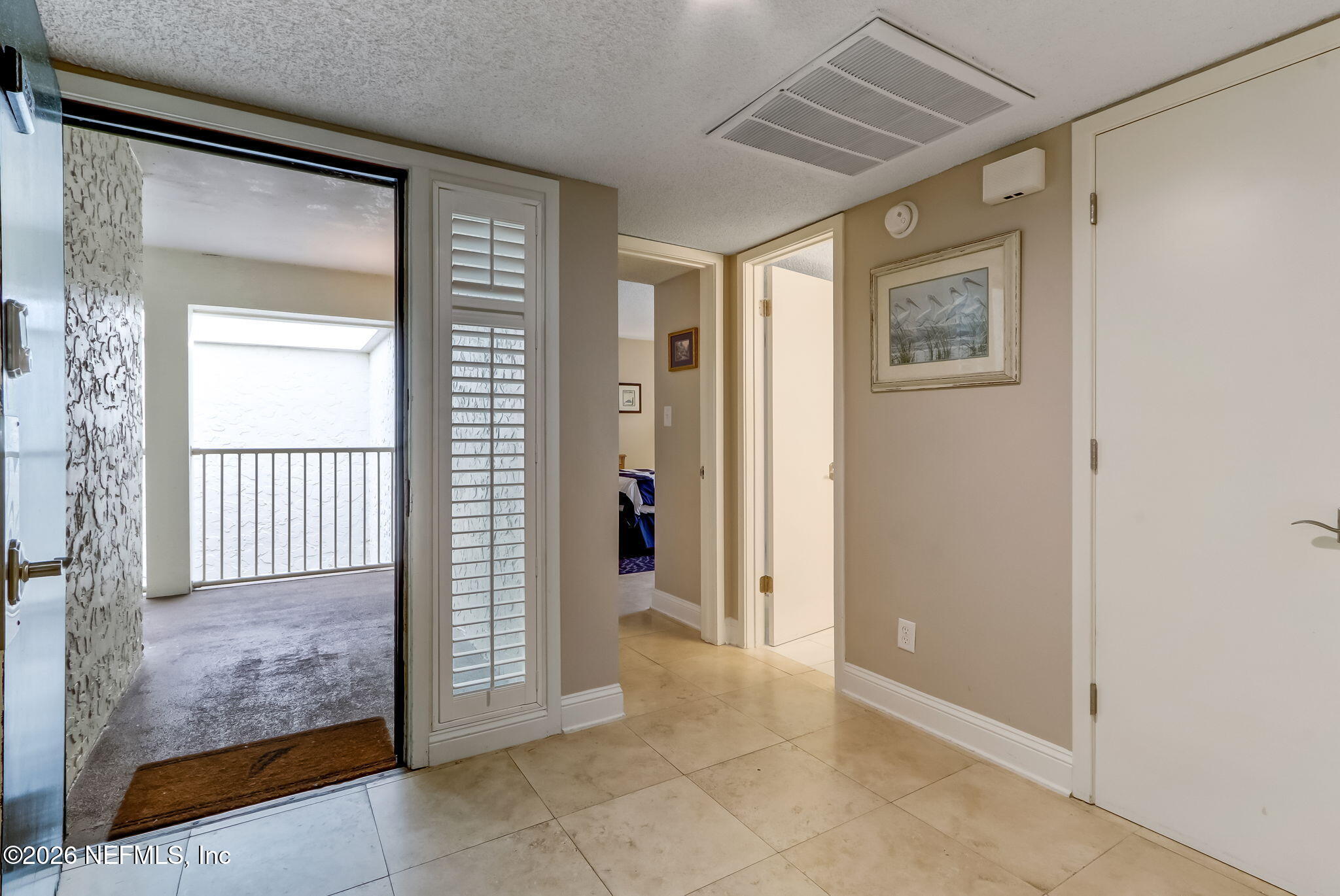 2122 BEACH WOOD Road