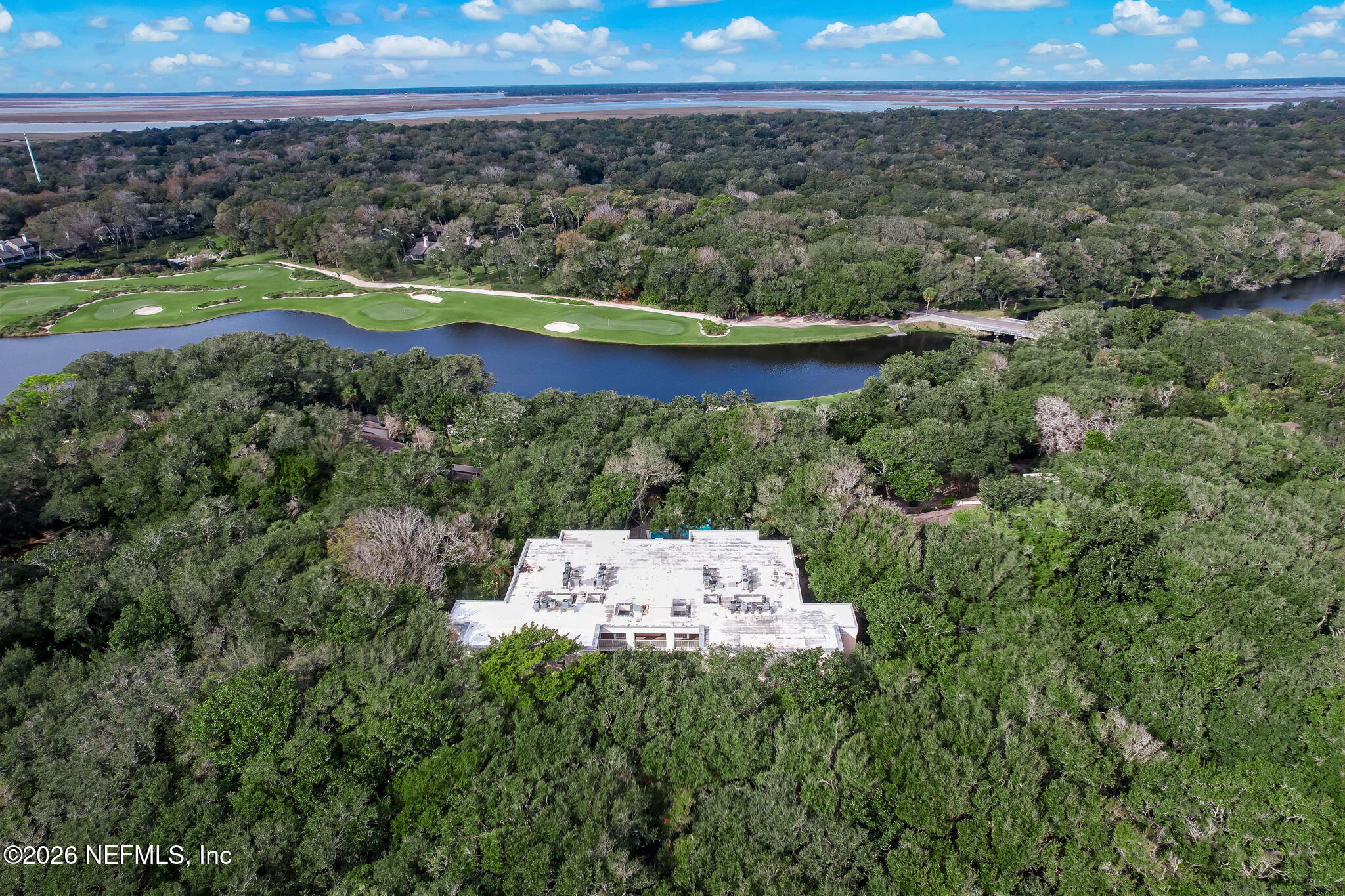 2122 BEACH WOOD Road