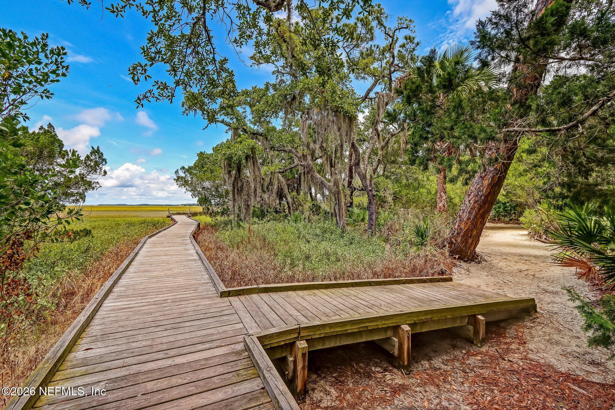 2122 BEACH WOOD Road