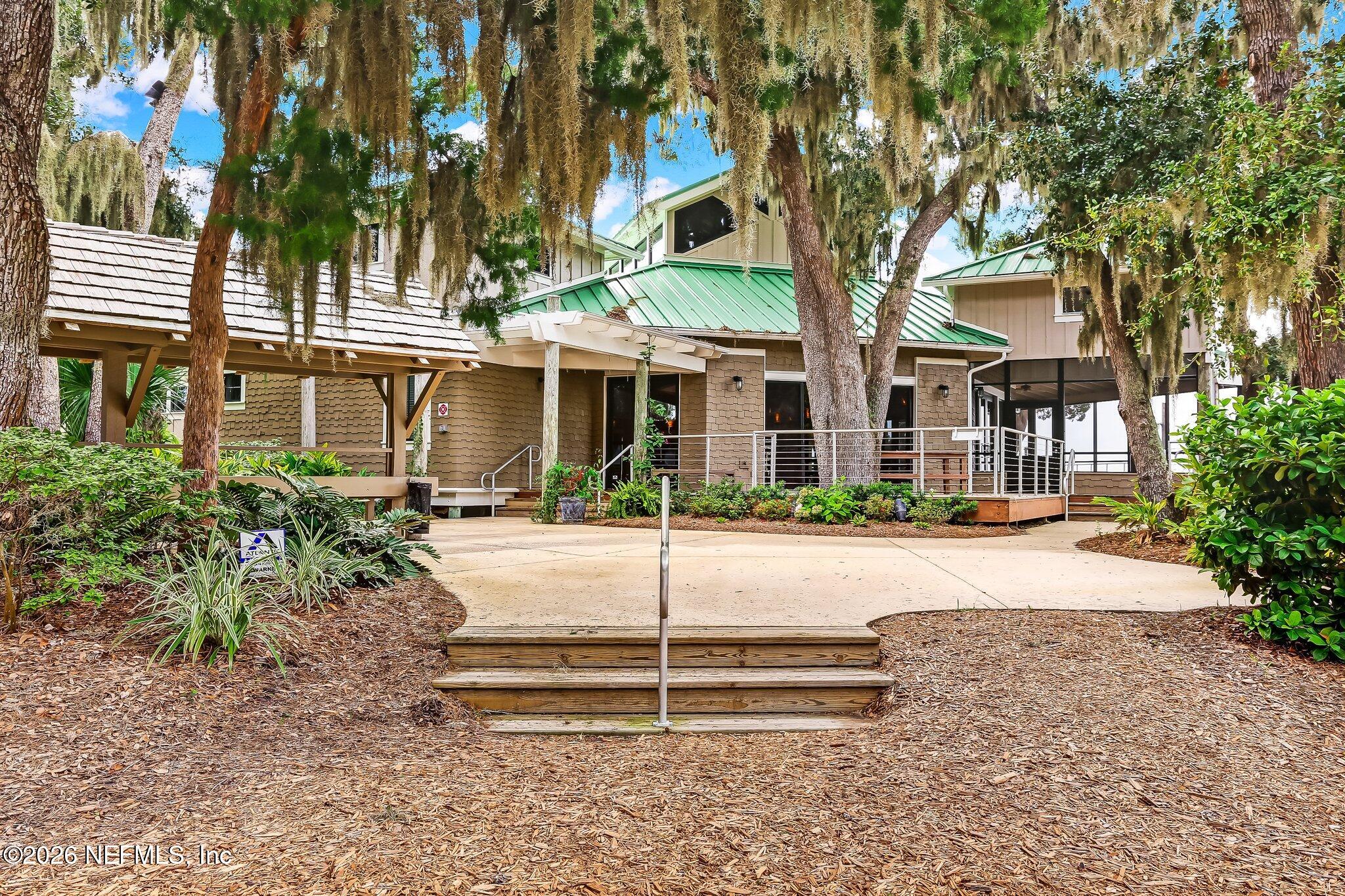2122 BEACH WOOD Road