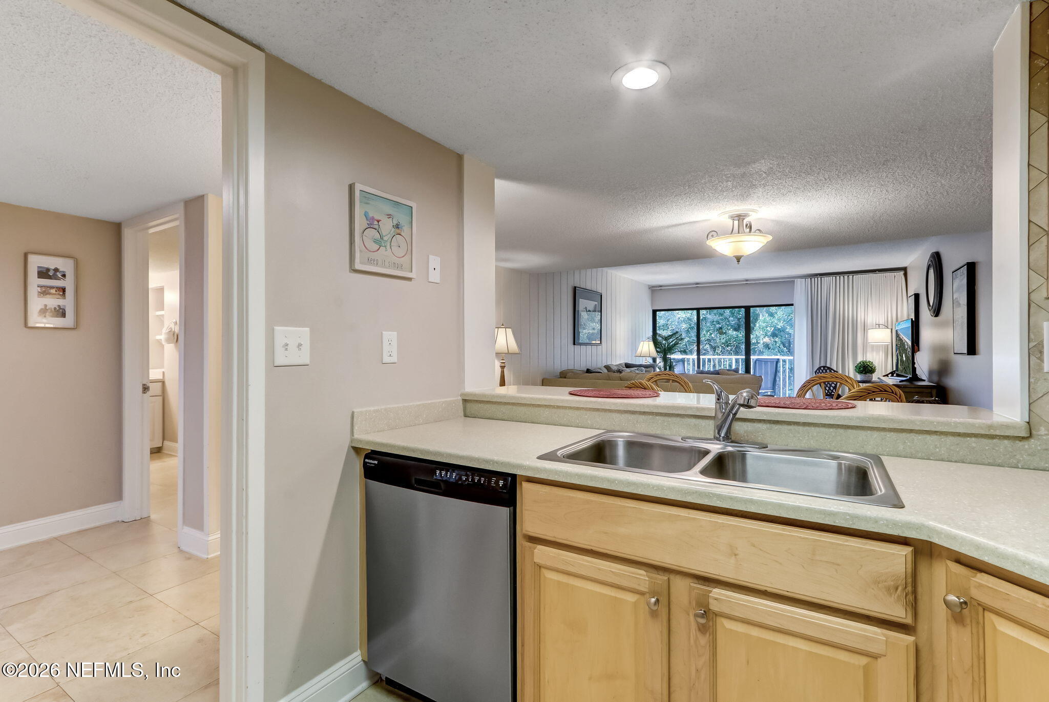 2122 BEACH WOOD Road