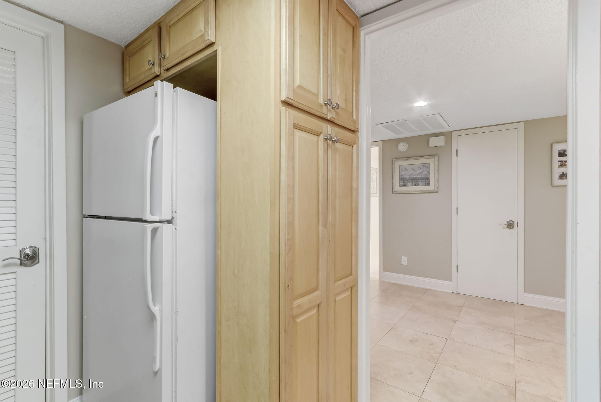 2122 BEACH WOOD Road