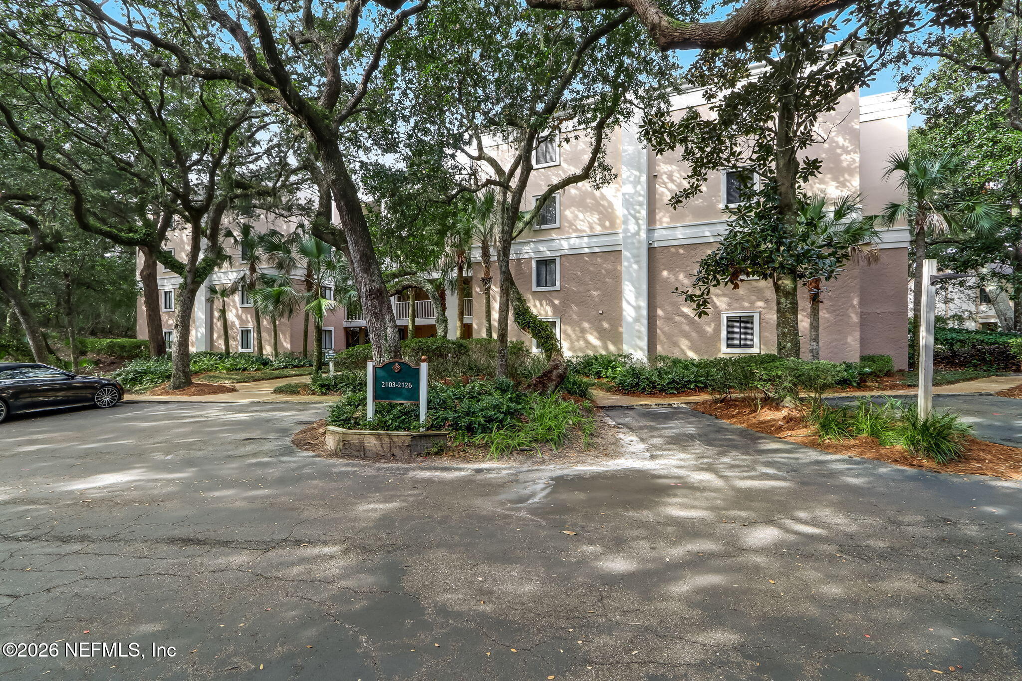 2122 BEACH WOOD Road