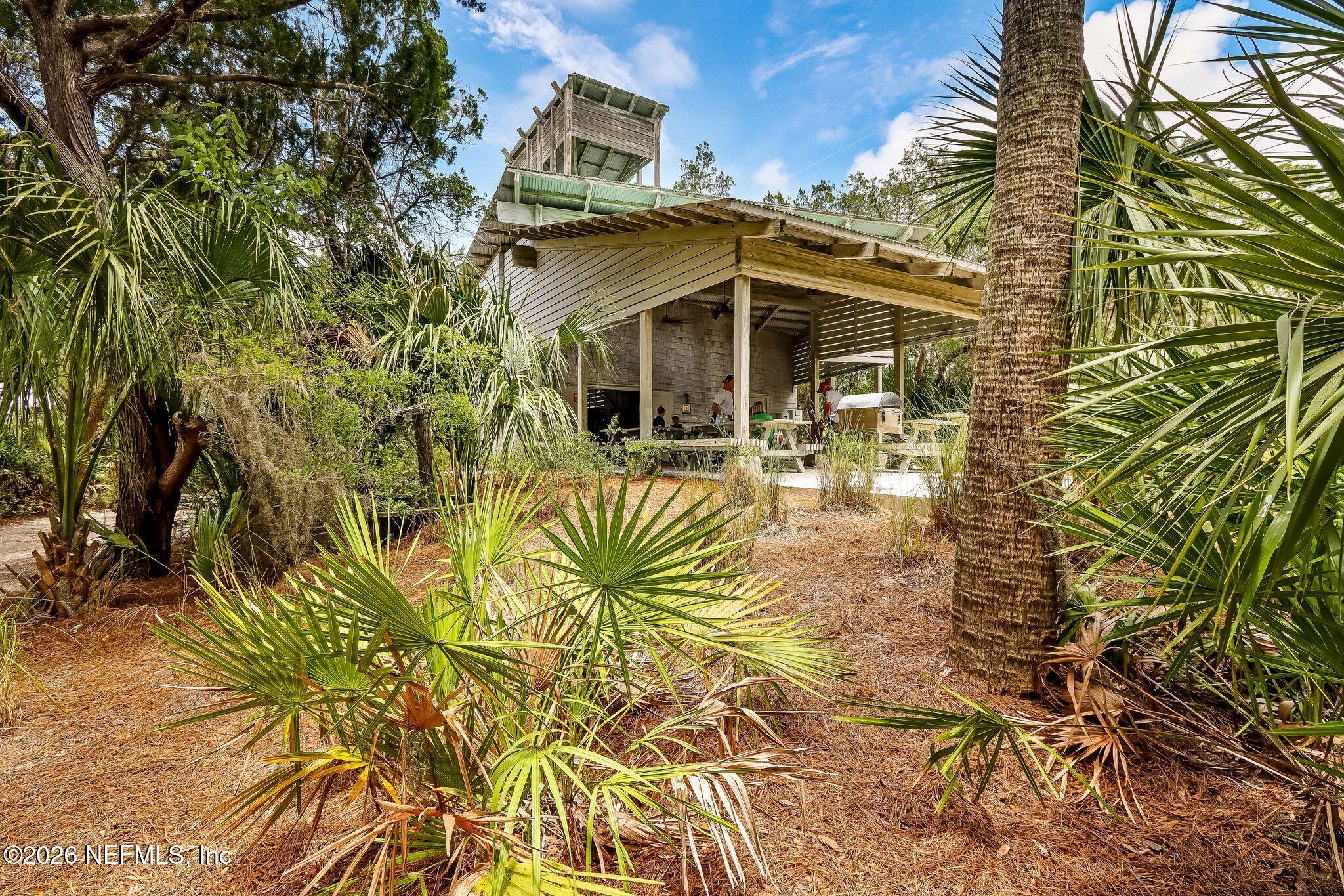 2122 BEACH WOOD Road