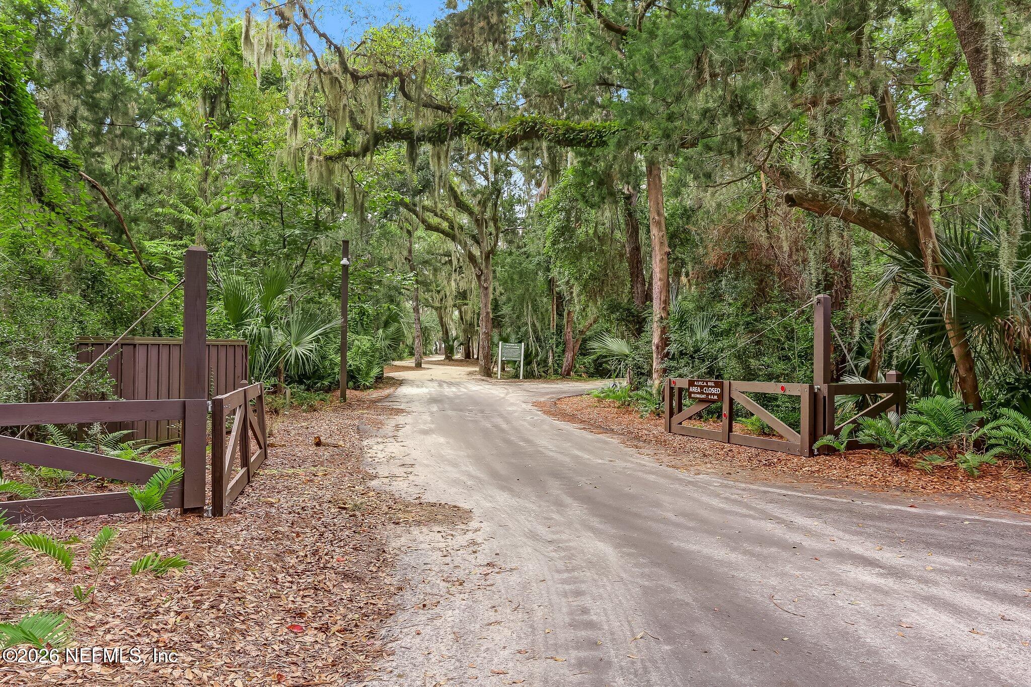 2122 BEACH WOOD Road