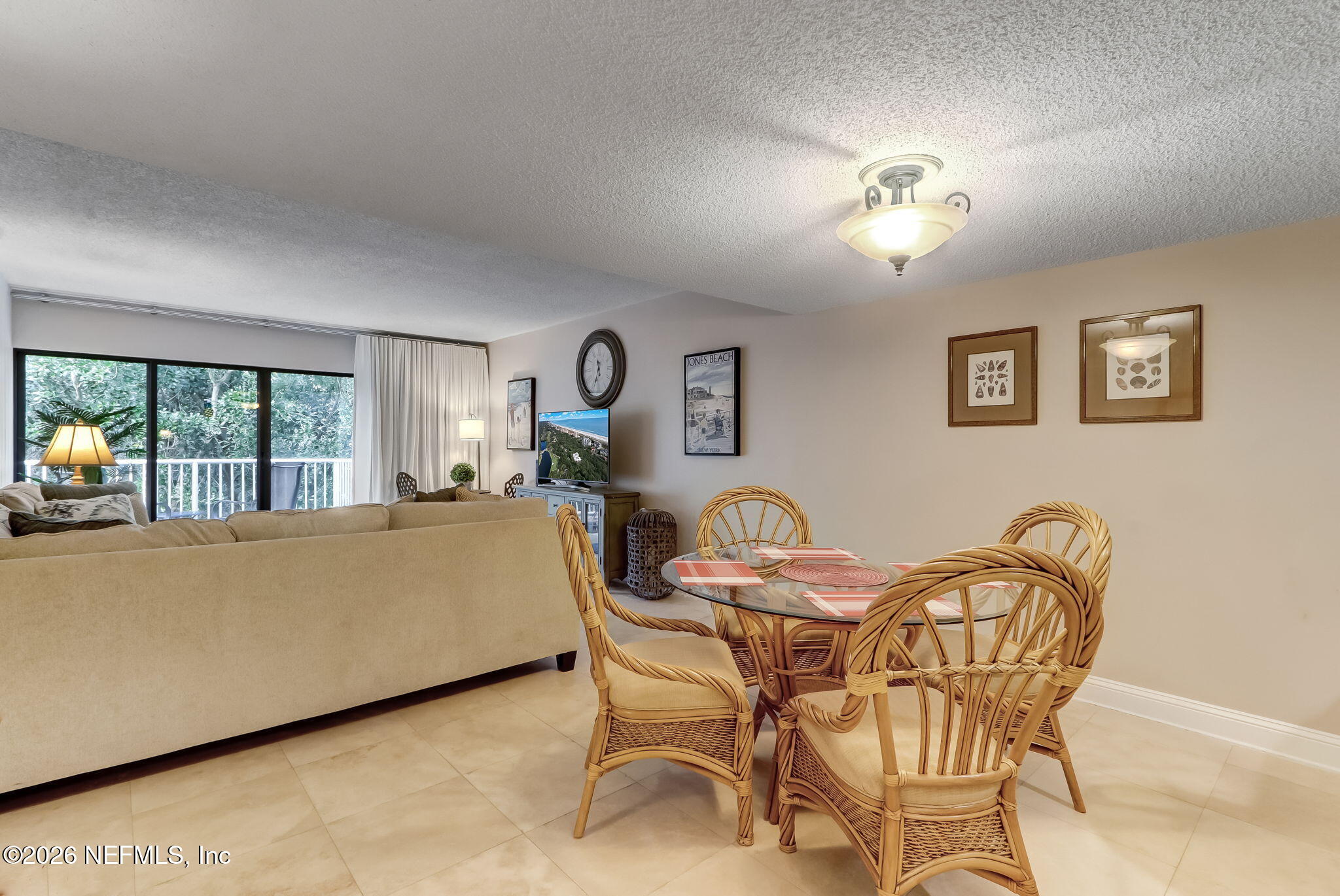 2122 BEACH WOOD Road