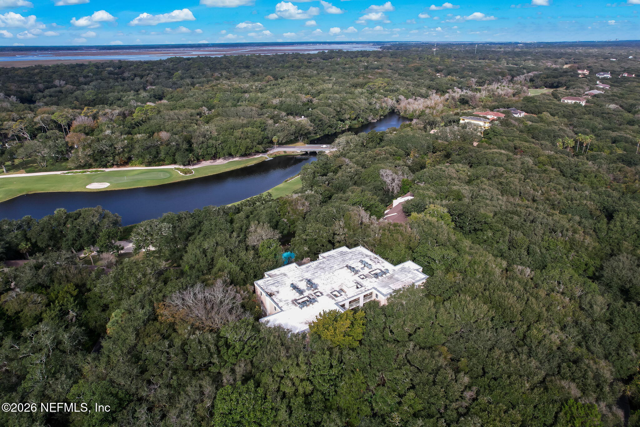 2122 BEACH WOOD Road