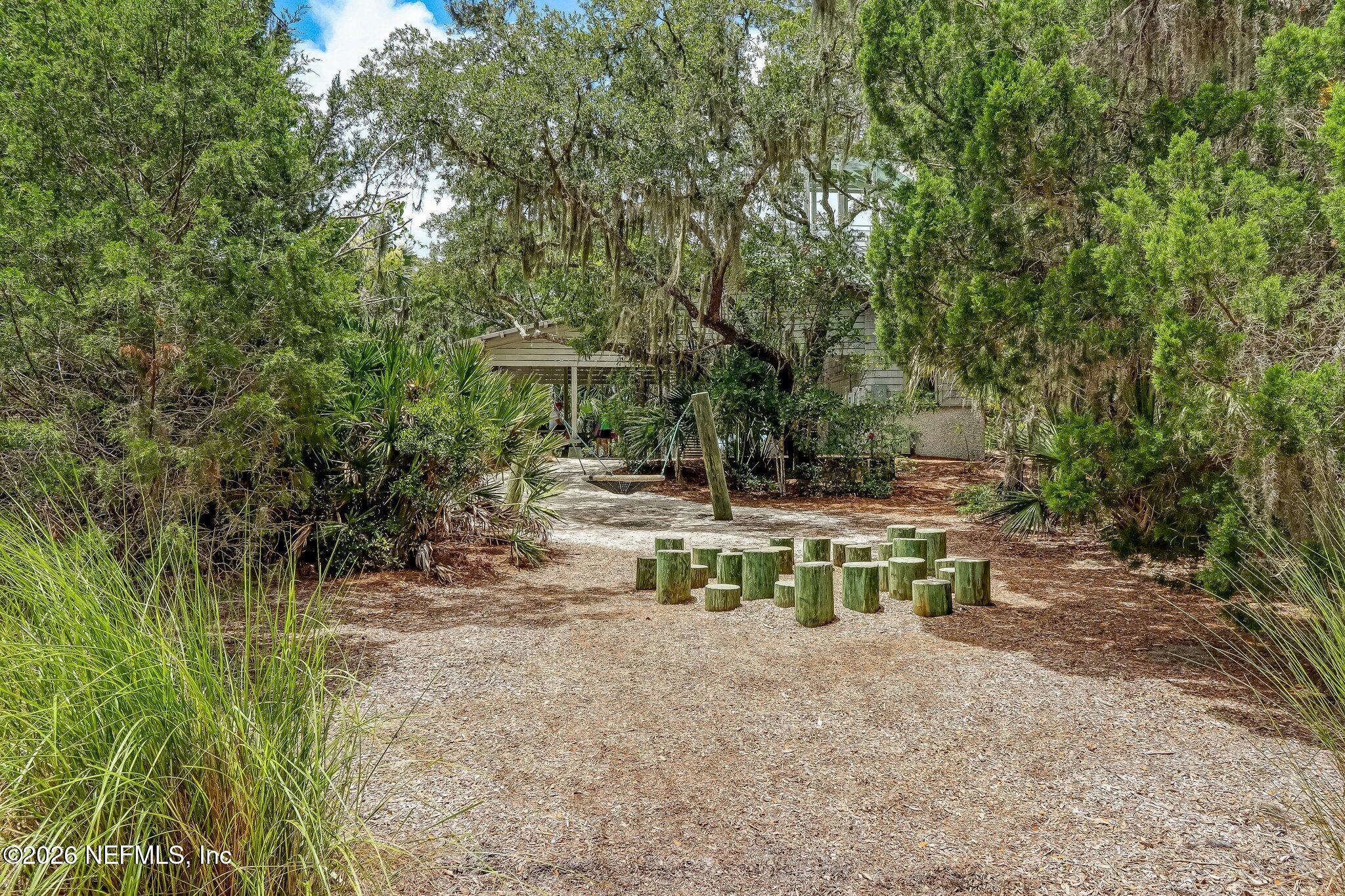 2122 BEACH WOOD Road