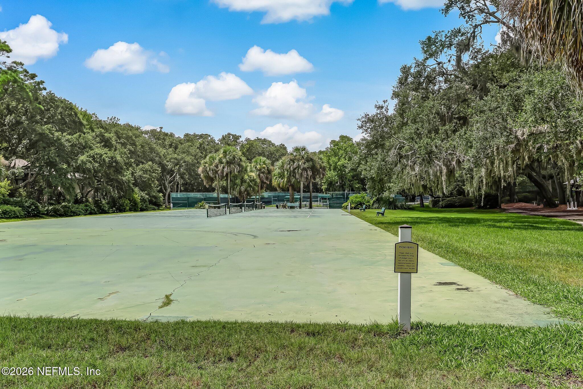 2122 BEACH WOOD Road