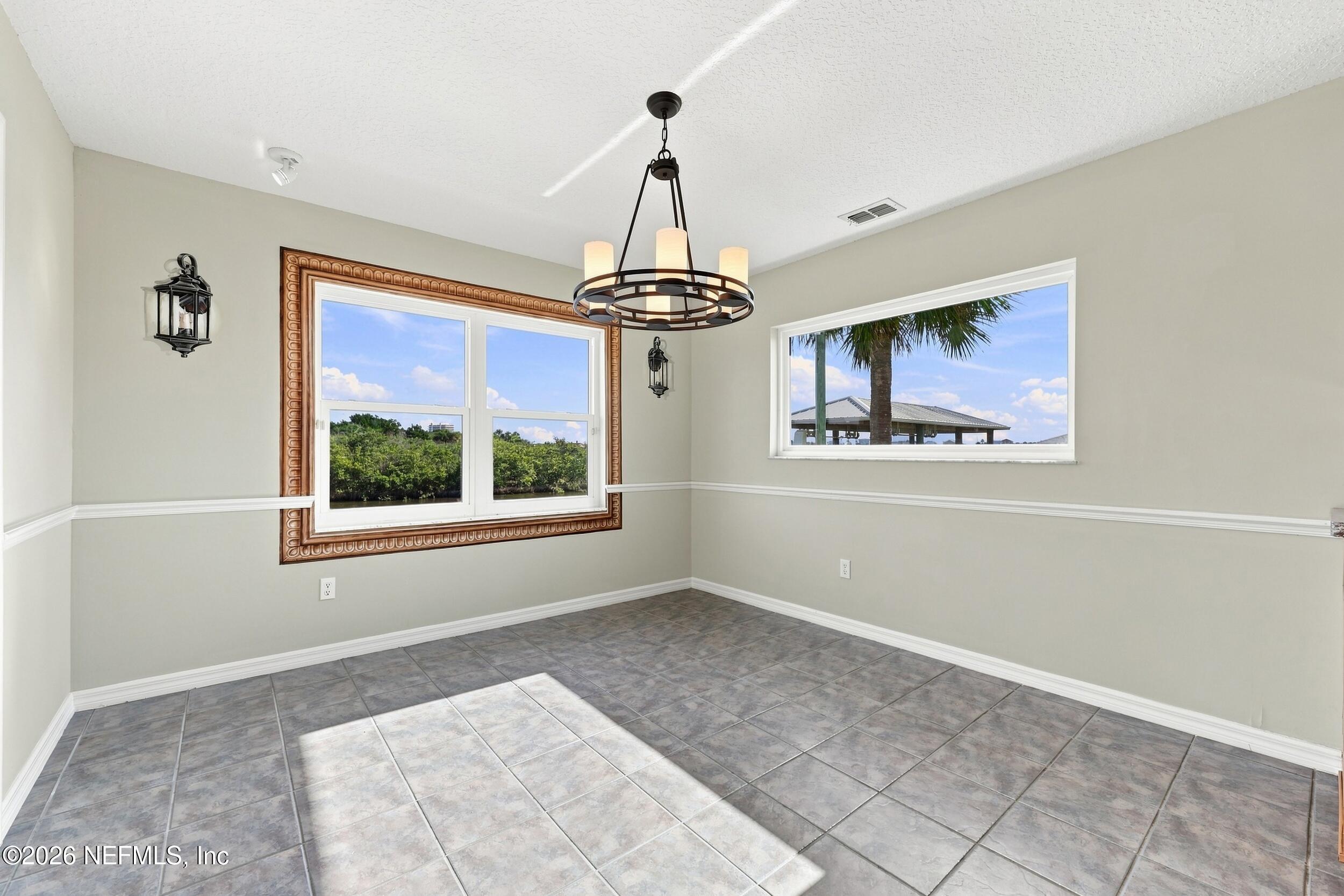 342 N 12TH Street