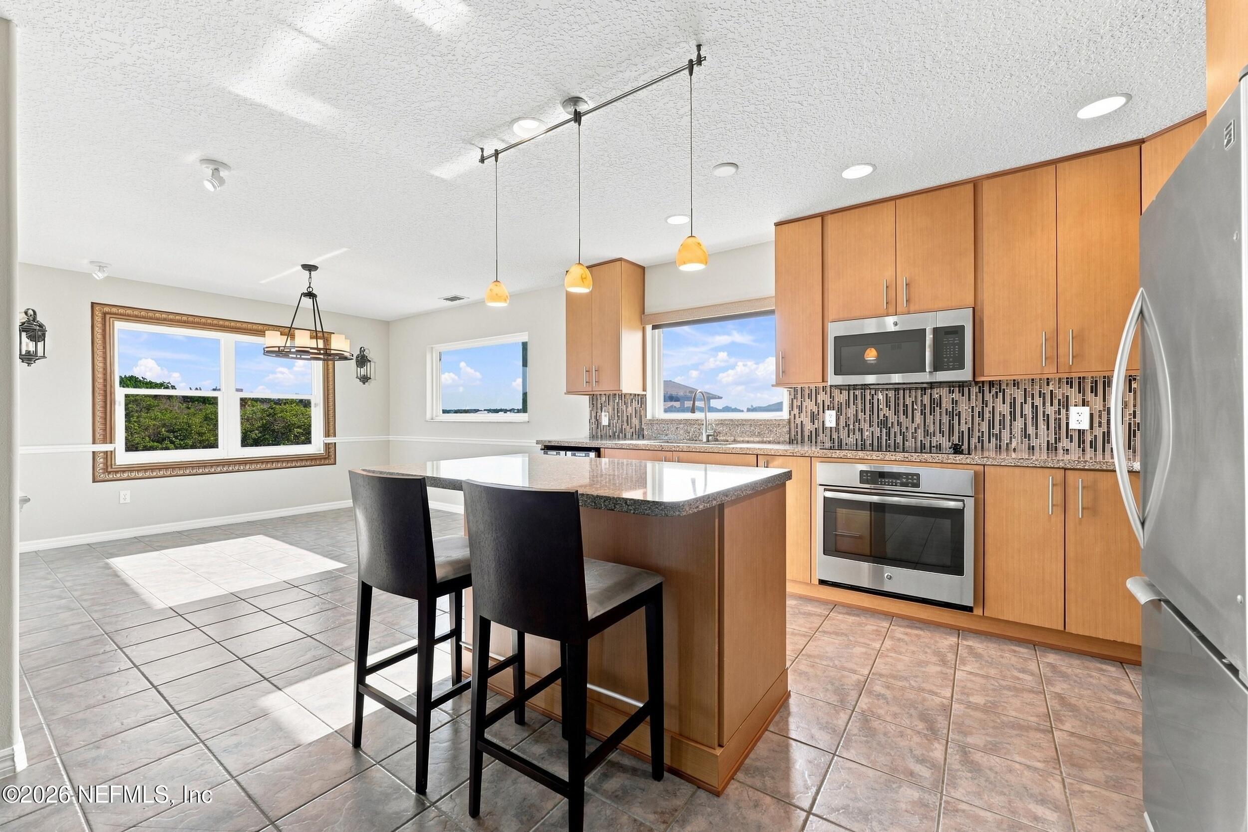 342 N 12TH Street