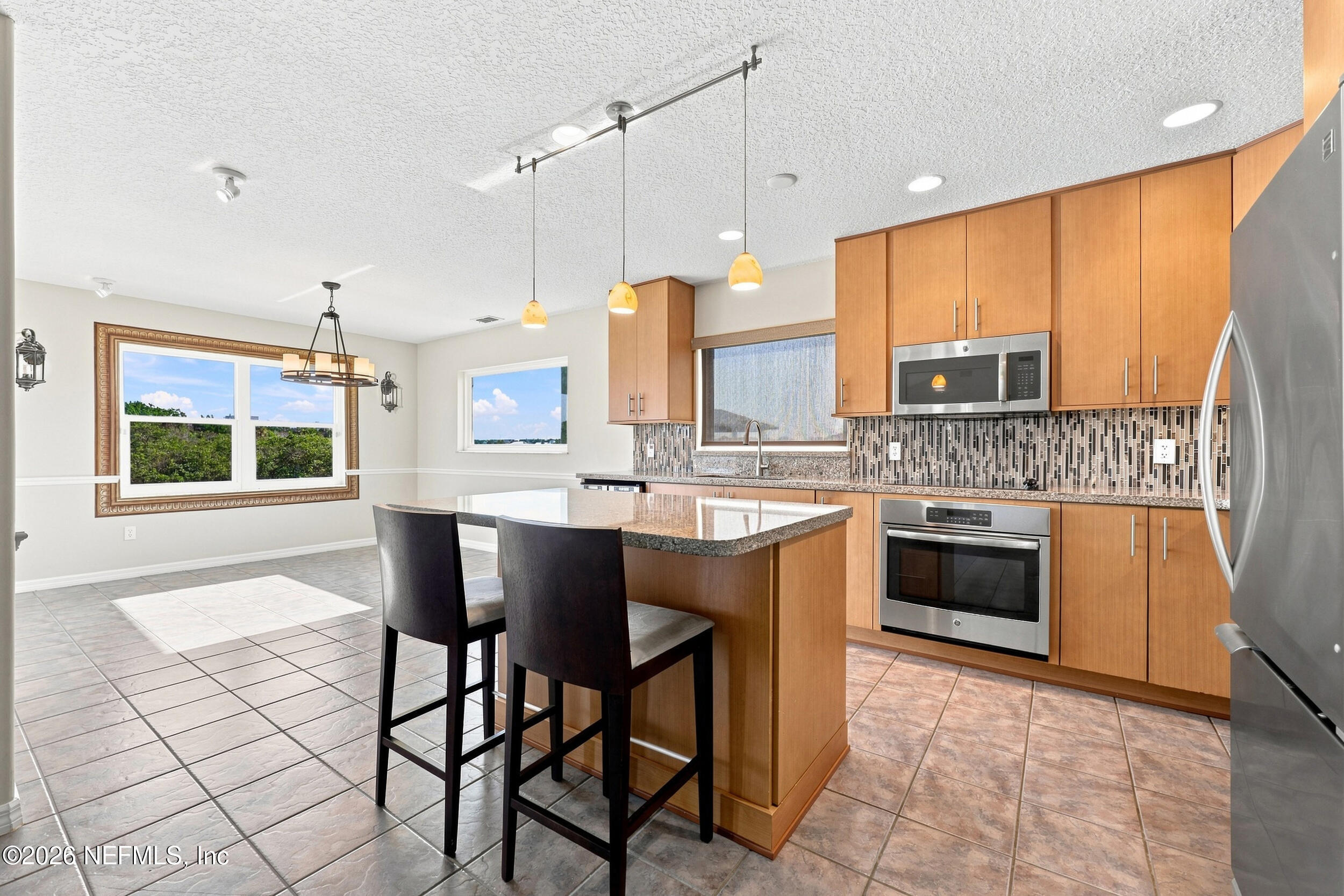 342 N 12TH Street
