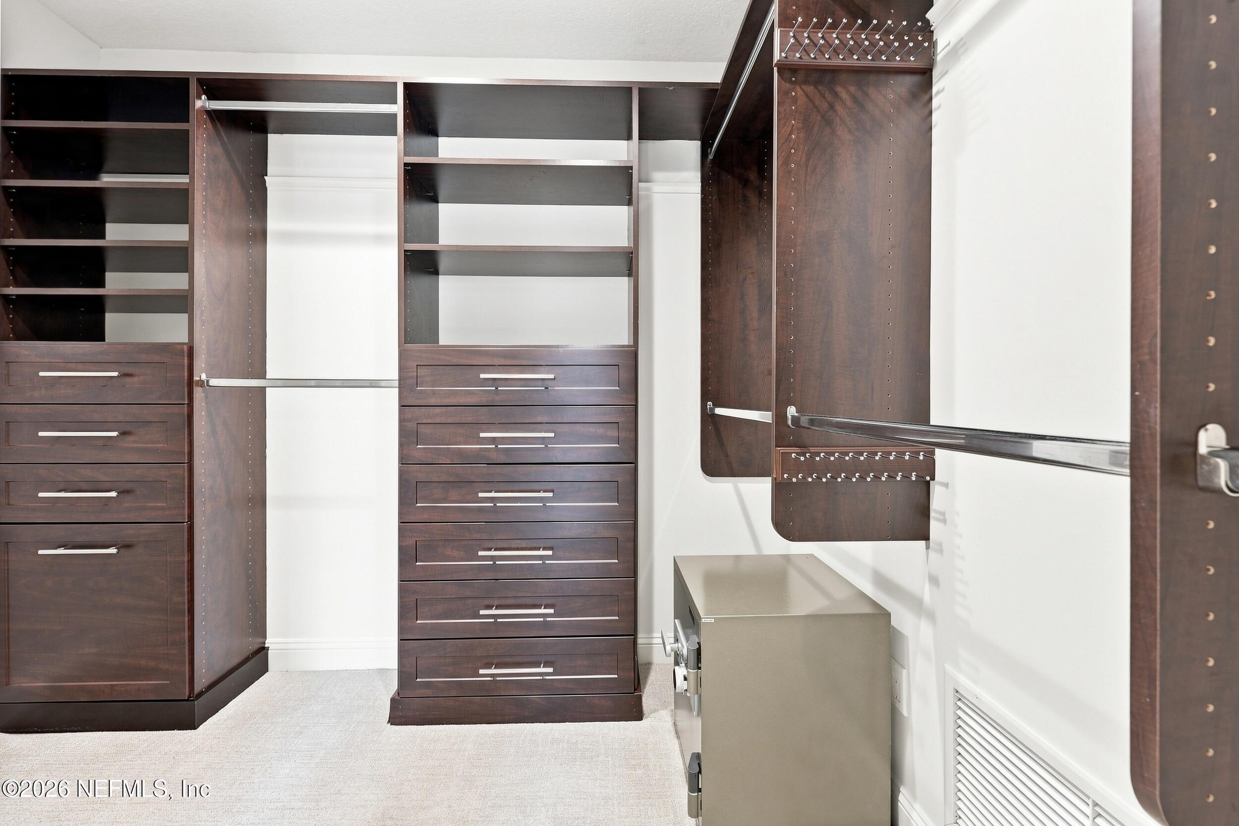 833 WATERMAN Road N
