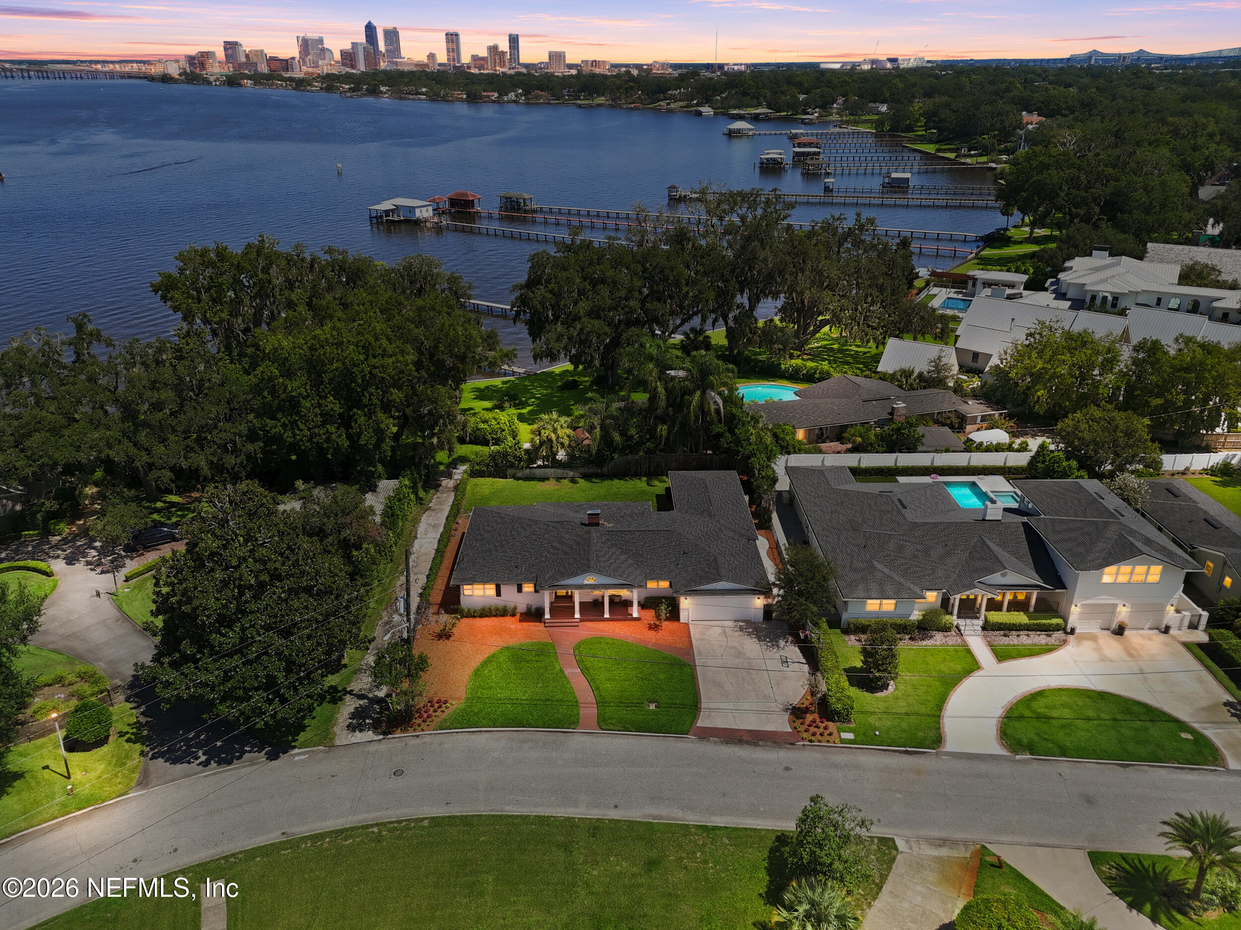 833 WATERMAN Road N